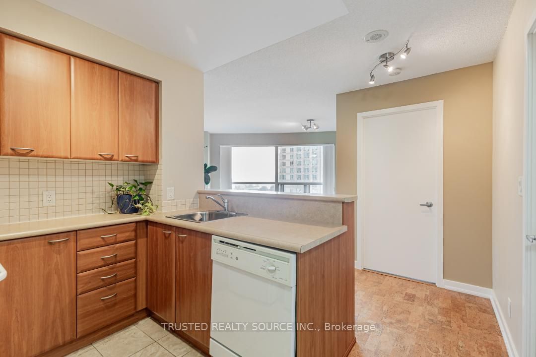 38 Lee Centre Drive 906, Toronto, ON M1H 3J7 photo 5