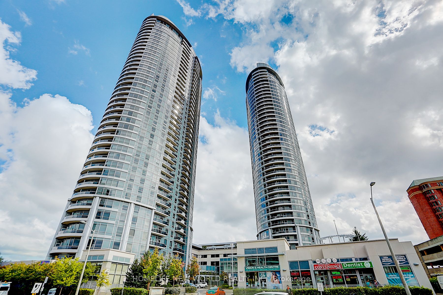 135 VILLAGE GREEN Square 923, Toronto, ON M1S 0G4