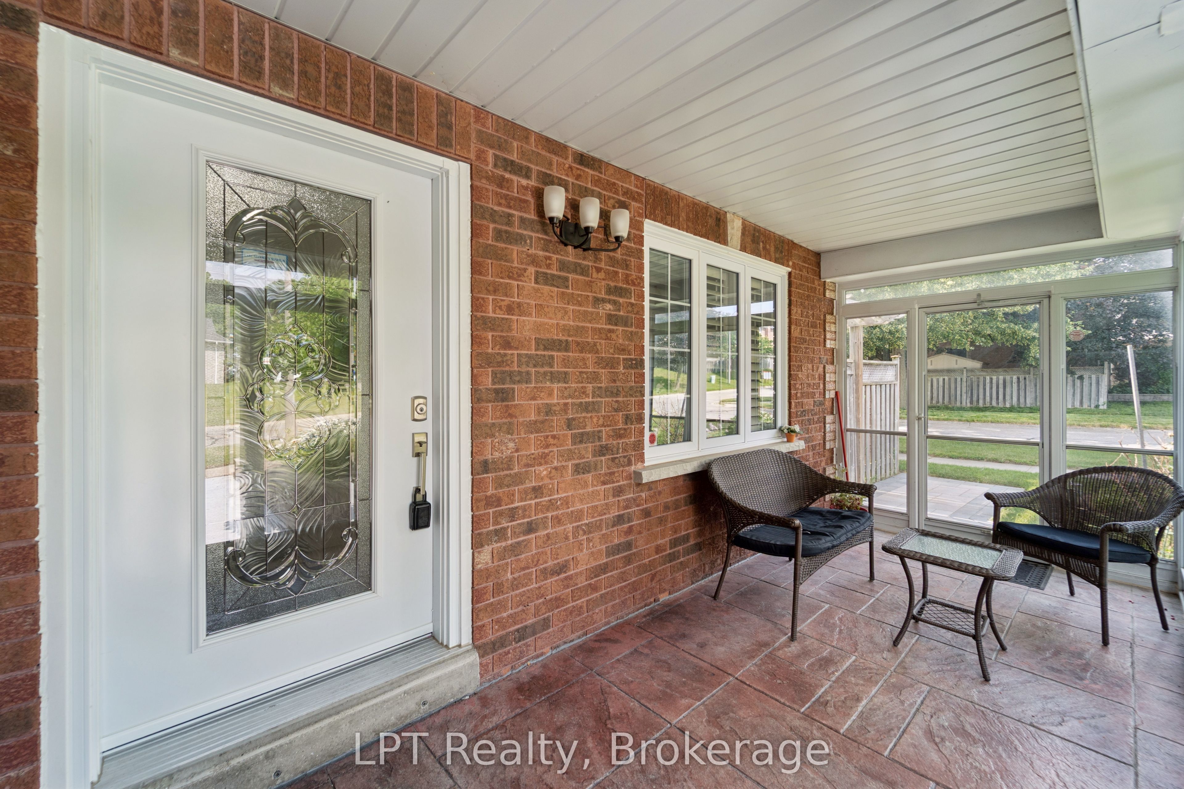 1 Mayfield Crescent, Whitby, ON L1N 8P3 photo 4