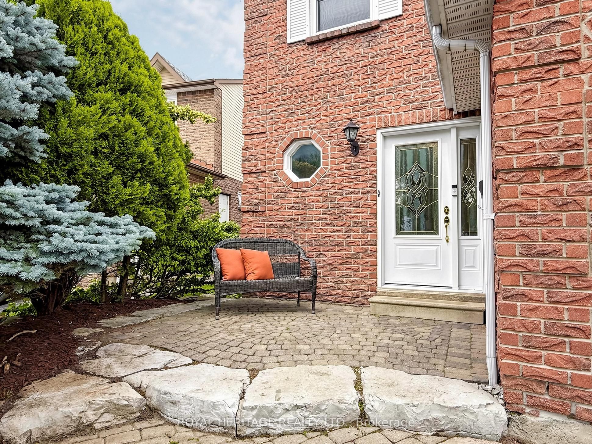 1713 Minstrel Manor, Pickering, ON L1V 3S1 photo 2