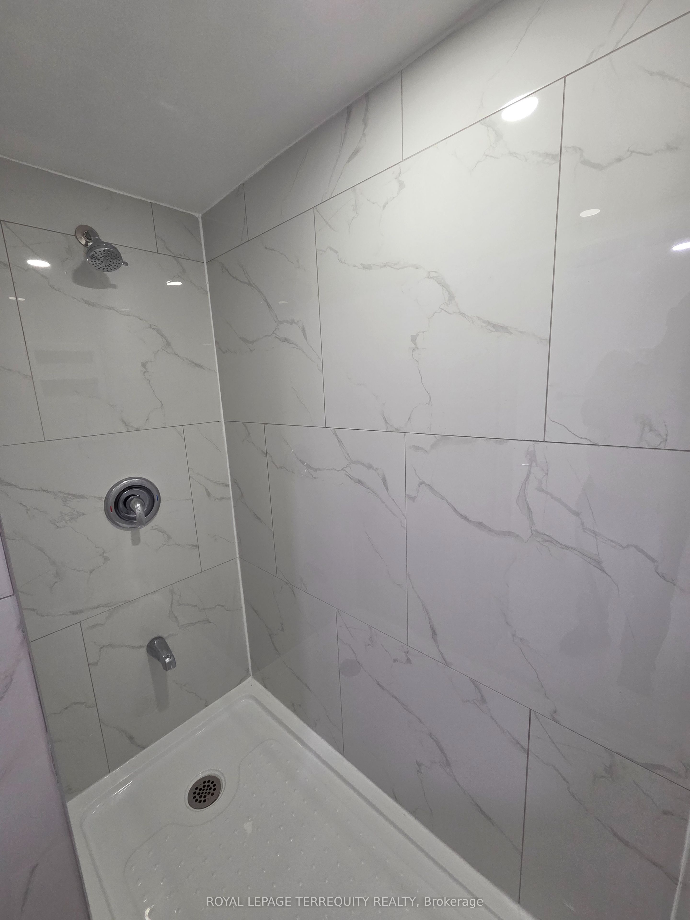 214 Clonmore Drive, Toronto, ON M1N 1Y1 photo 3