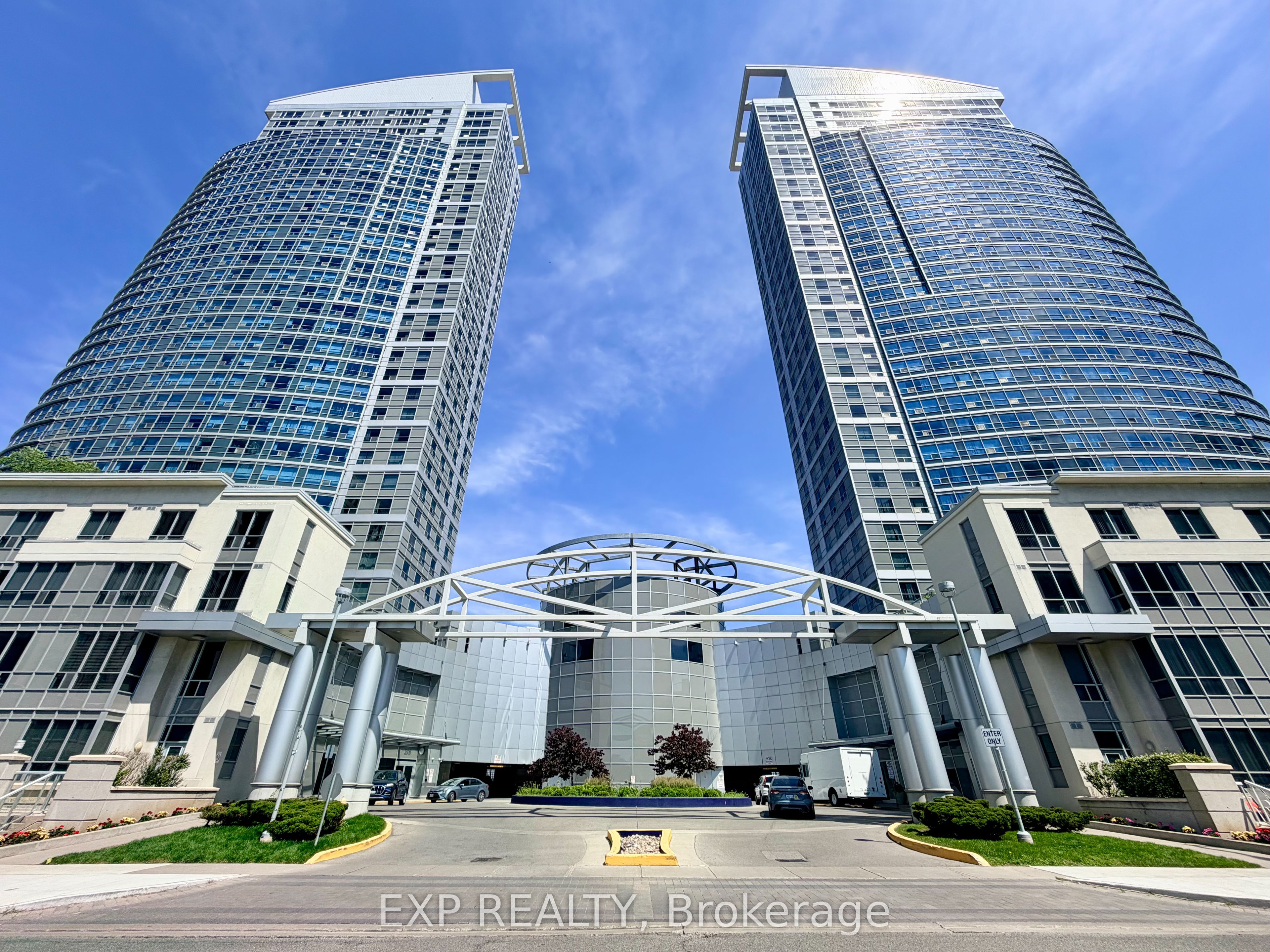 38 Lee Centre Drive 2101, Toronto, ON M1H 3J7