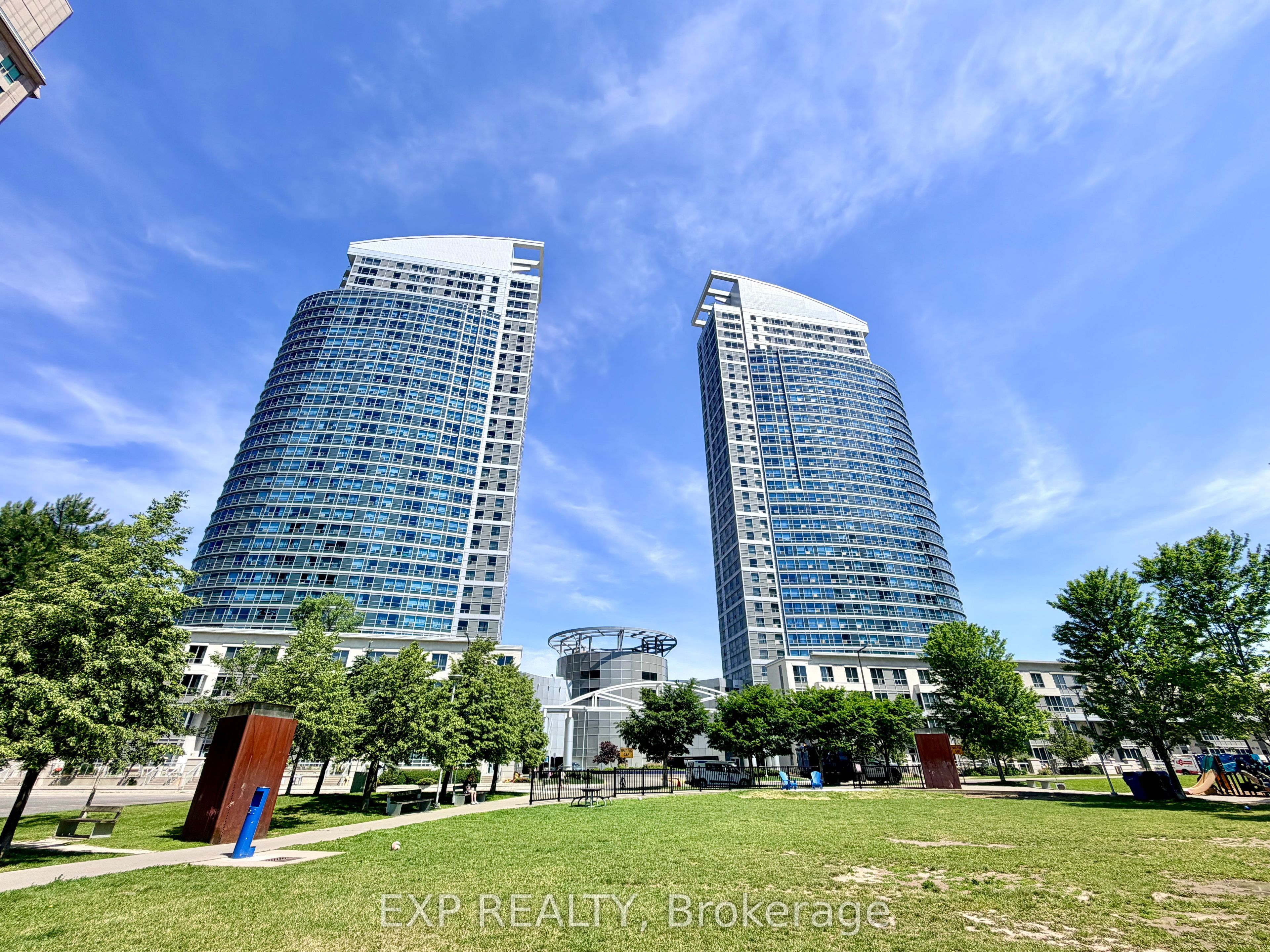 38 Lee Centre Drive 2101, Toronto, ON M1H 3J7 photo 2