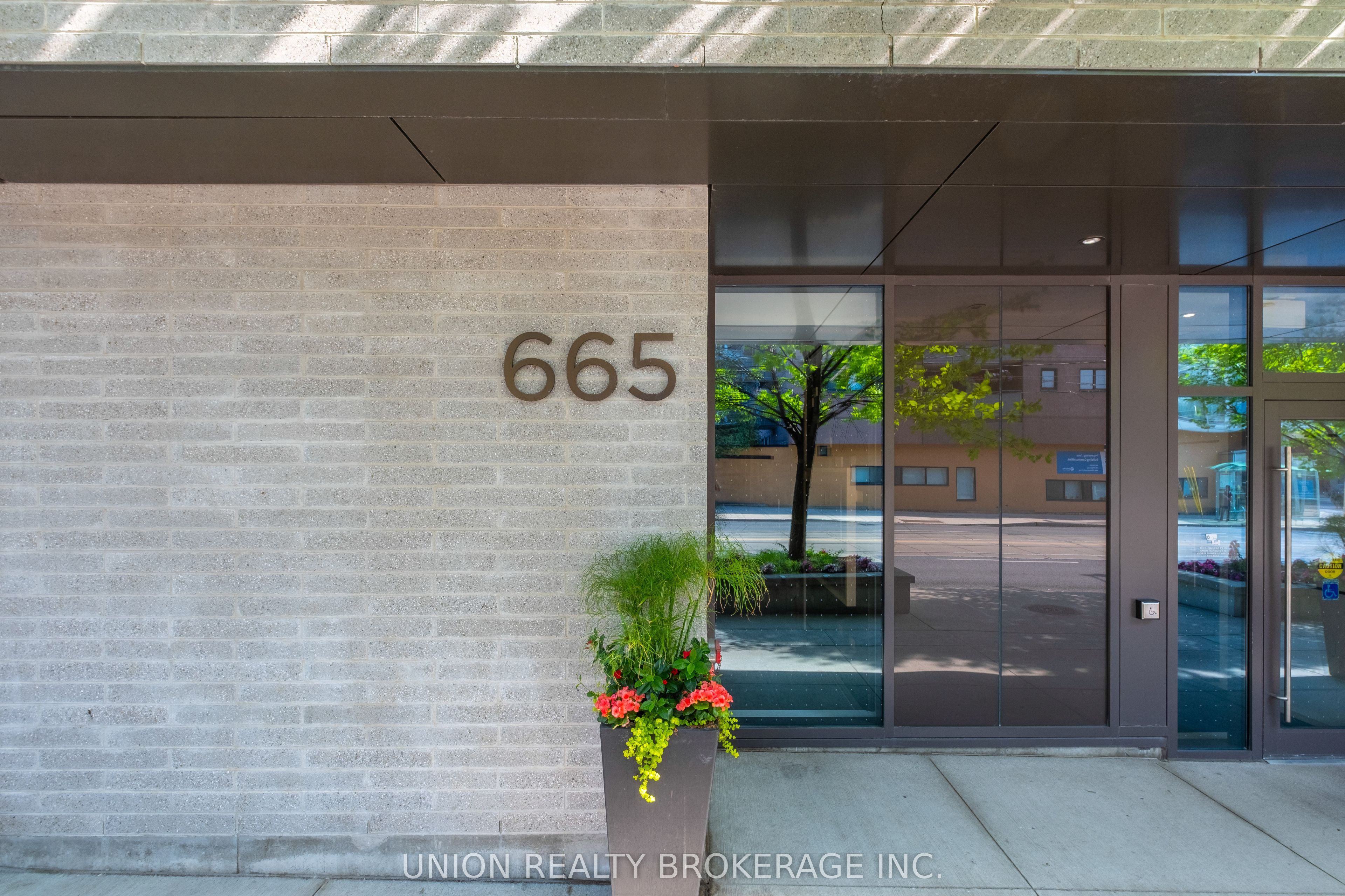 665 Kingston Road 503, Toronto, ON M4E 0B6