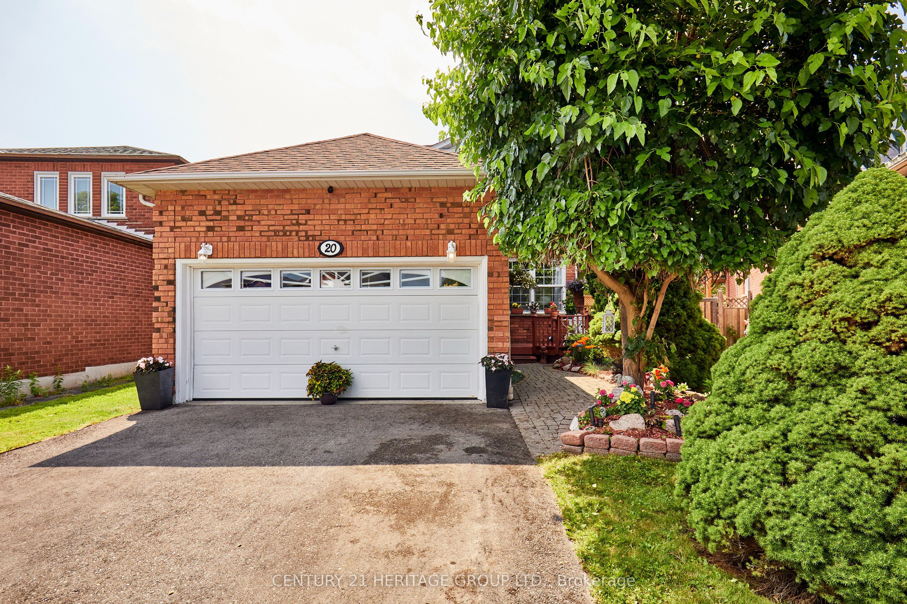 20 Old Colony Drive, Whitby, ON L1R 2A3 photo 2