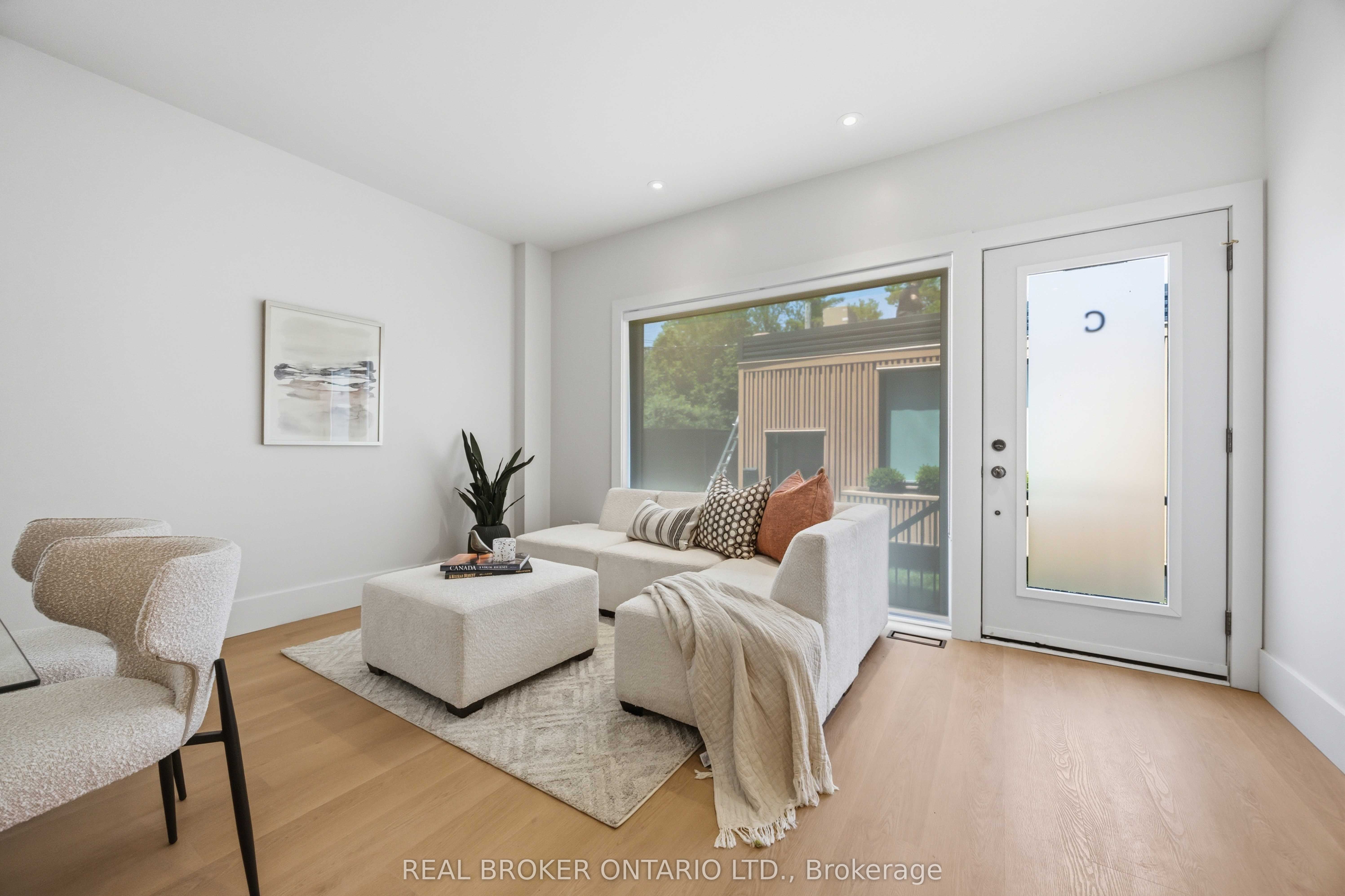 102 Boultbee Avenue C, Toronto, ON M4J 1B3 photo 3