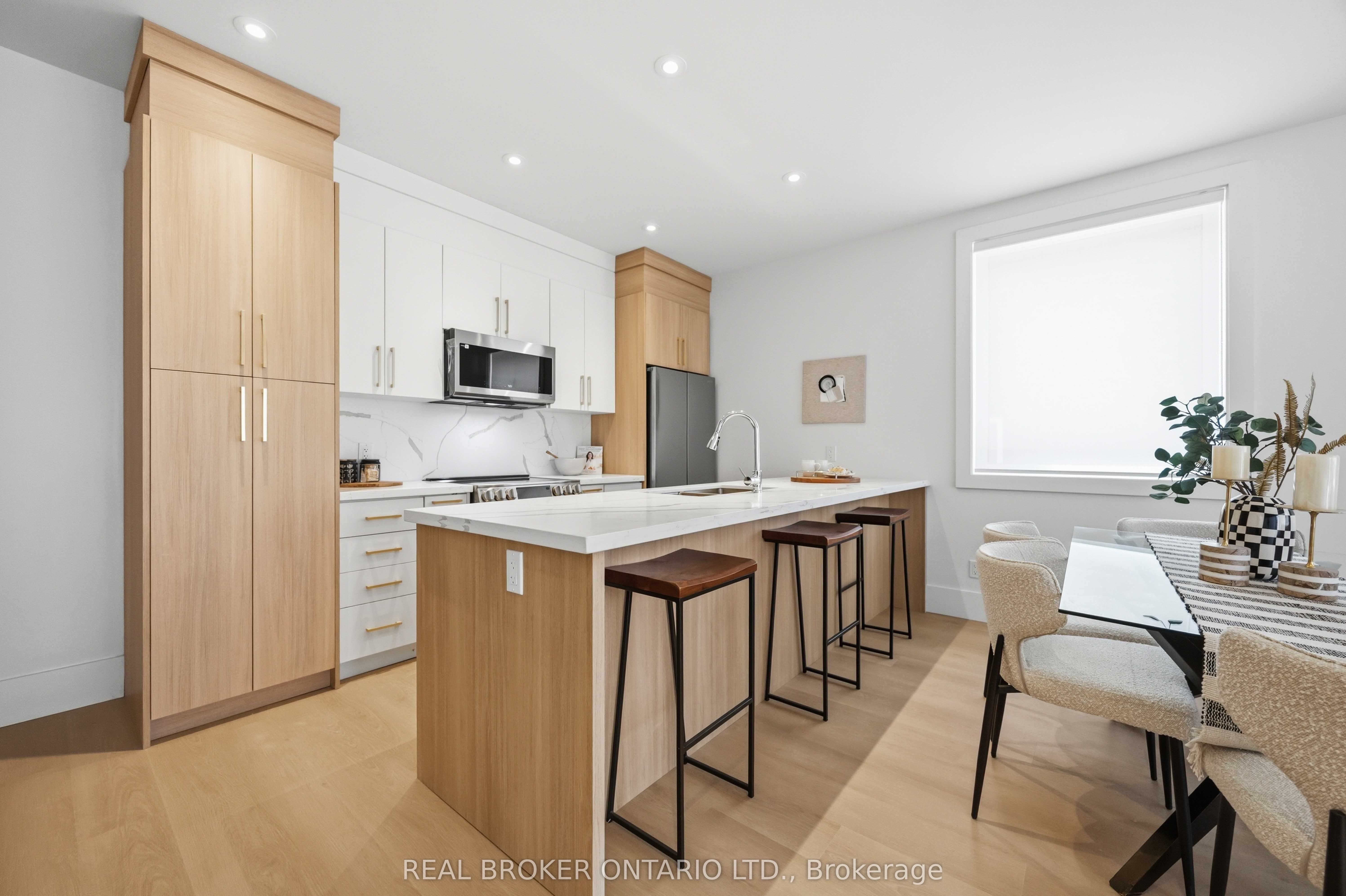 102 Boultbee Avenue C, Toronto, ON M4J 1B3 photo 5