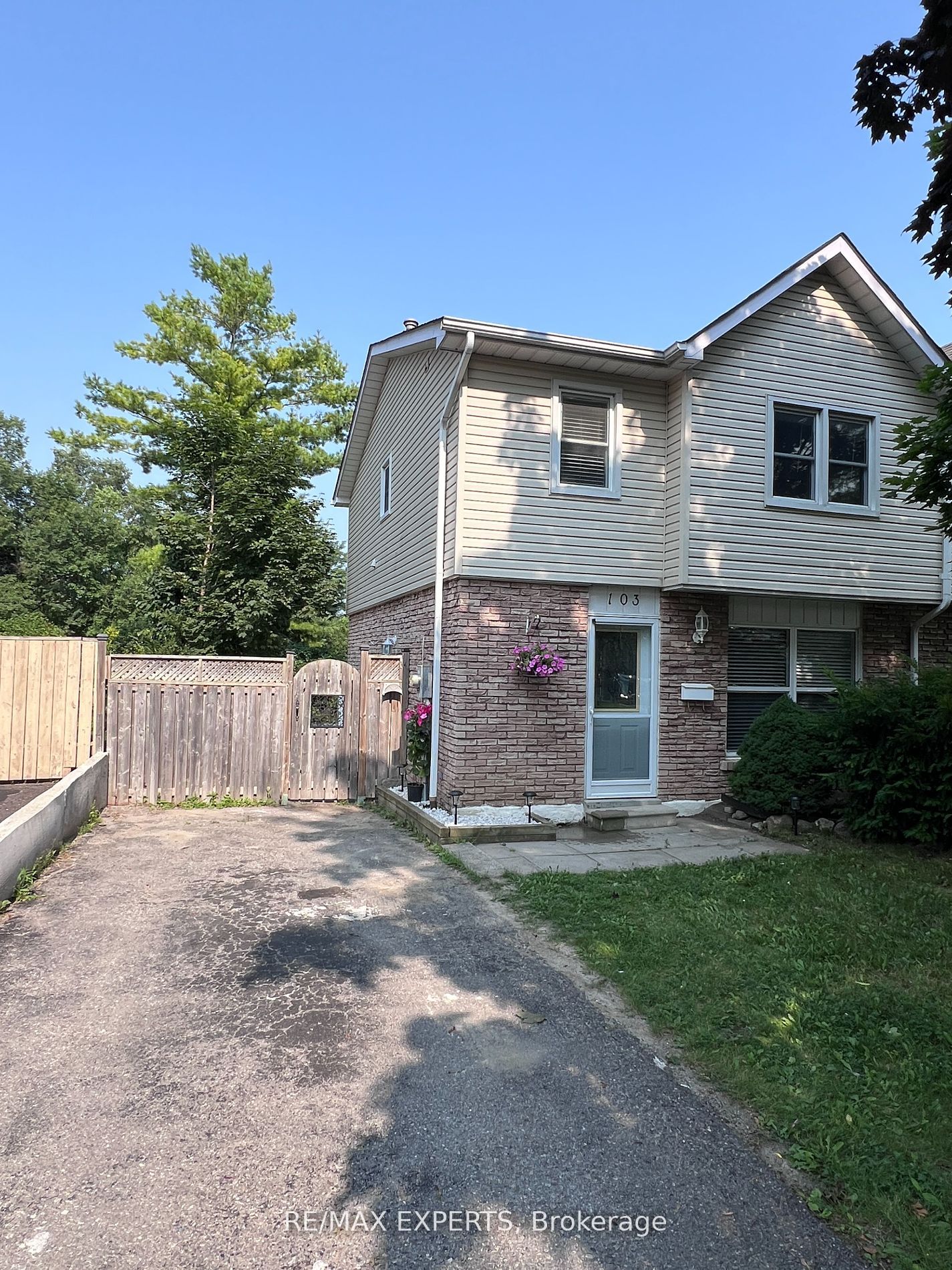 103 Guthrie Crescent, Whitby, ON L1P 1A6