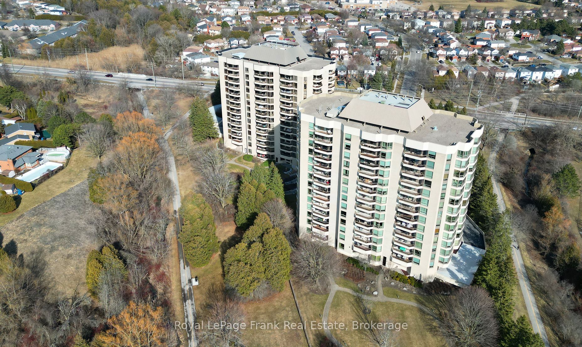 700 Wilson Road N 503, Oshawa, ON L1G 7T5 photo 3