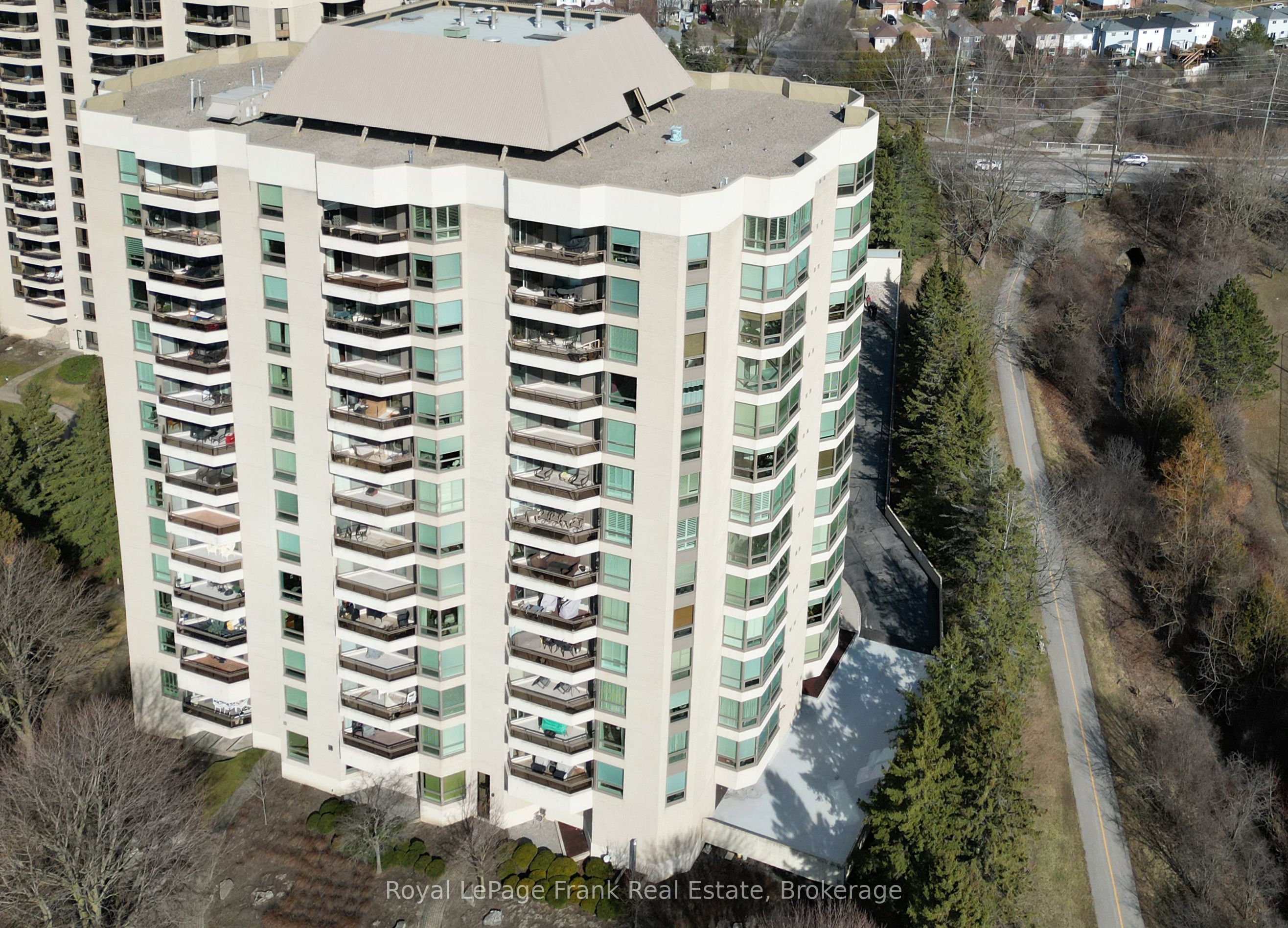 700 Wilson Road N 503, Oshawa, ON L1G 7T5 photo 4