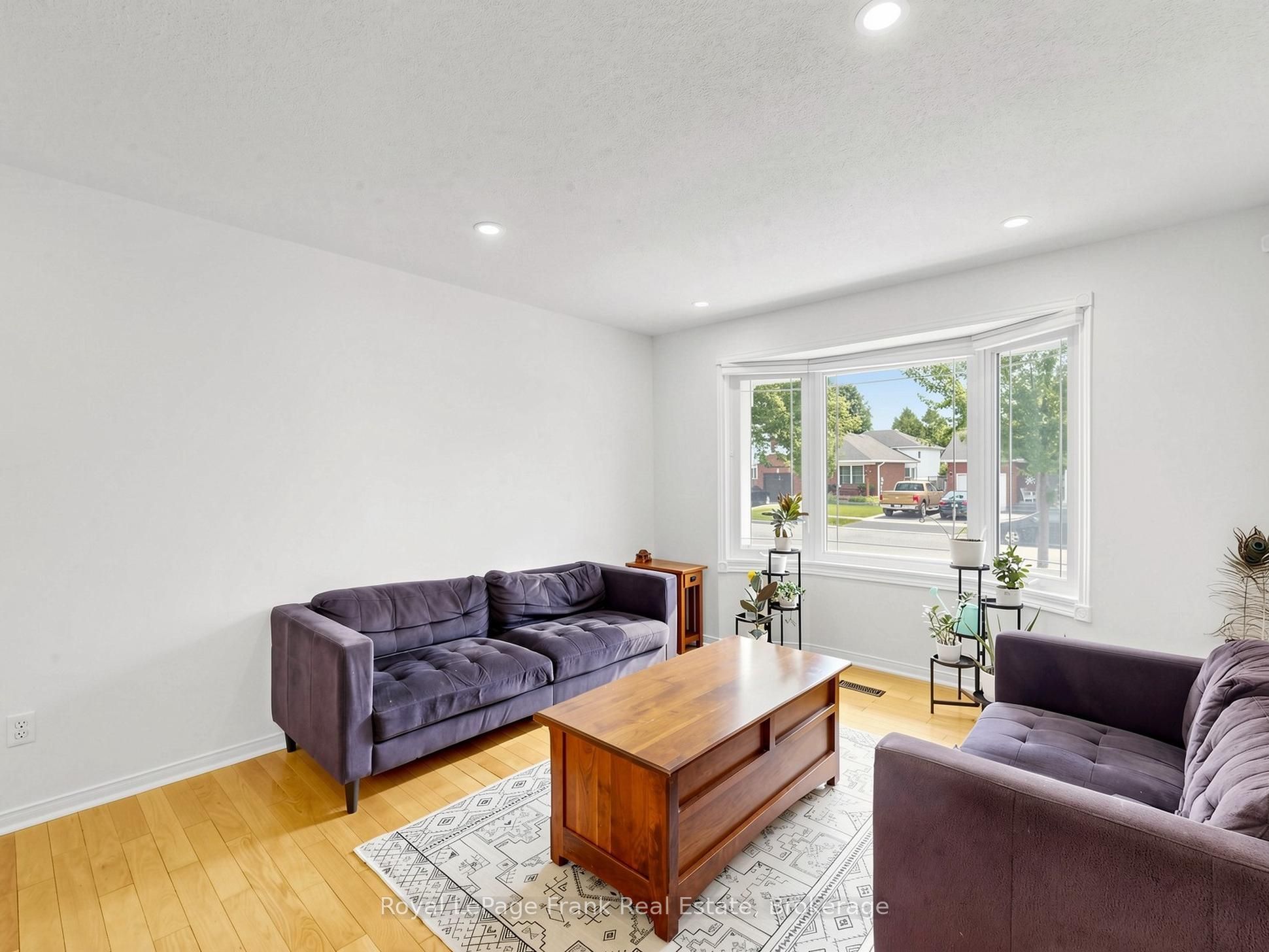 20 Strathallan Drive, Clarington, ON L1E 1X8 photo 3