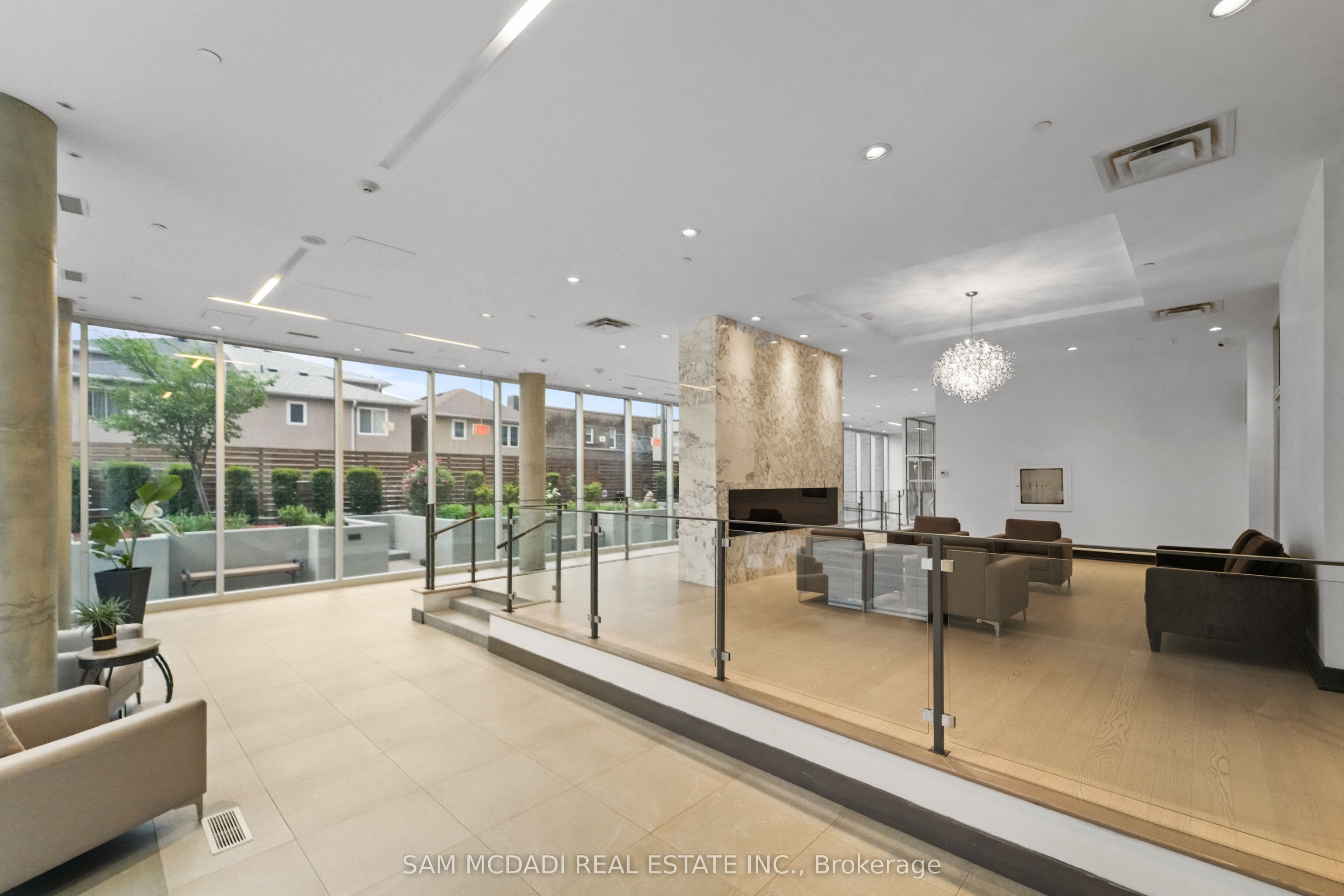 2055 Danforth Avenue 903, Toronto, ON M4C 1J8 photo 4