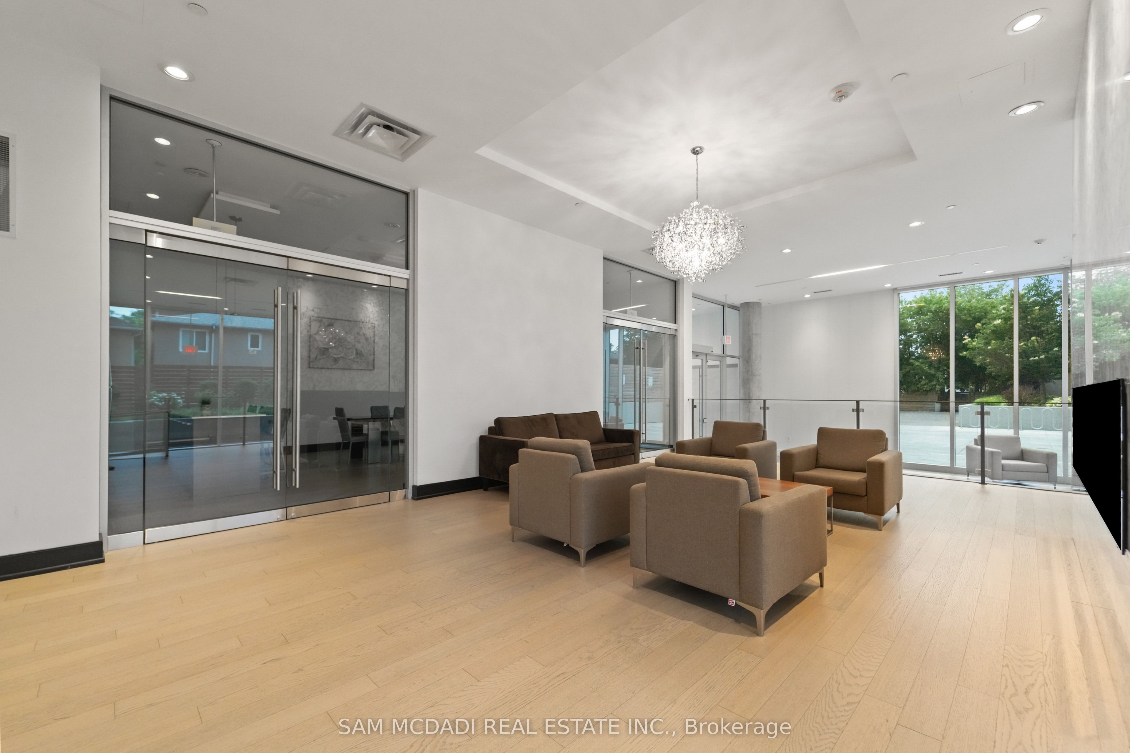 2055 Danforth Avenue 903, Toronto, ON M4C 1J8 photo 5