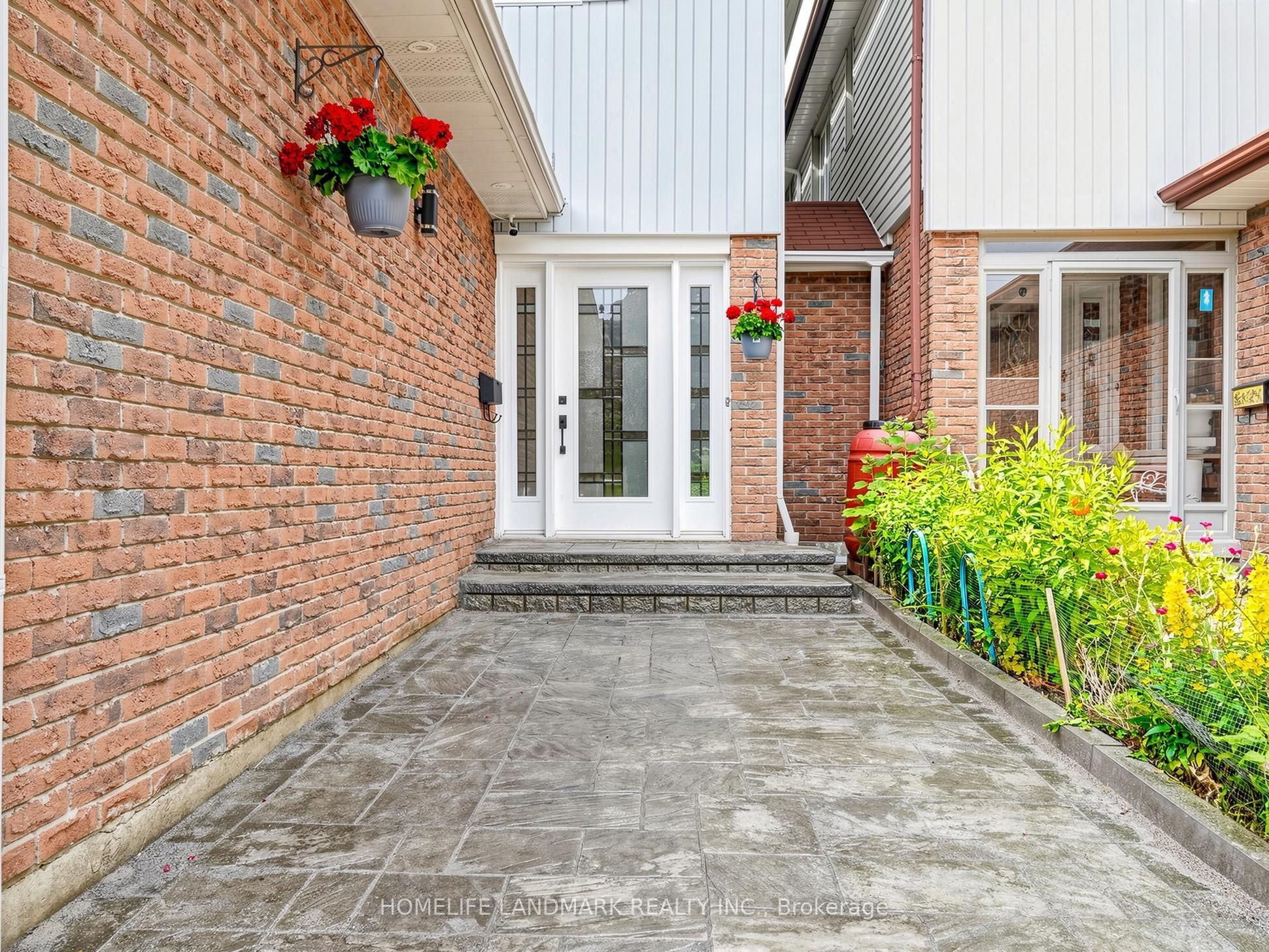 1209 Gloucester Square, Pickering, ON L1V 3P7 photo 4