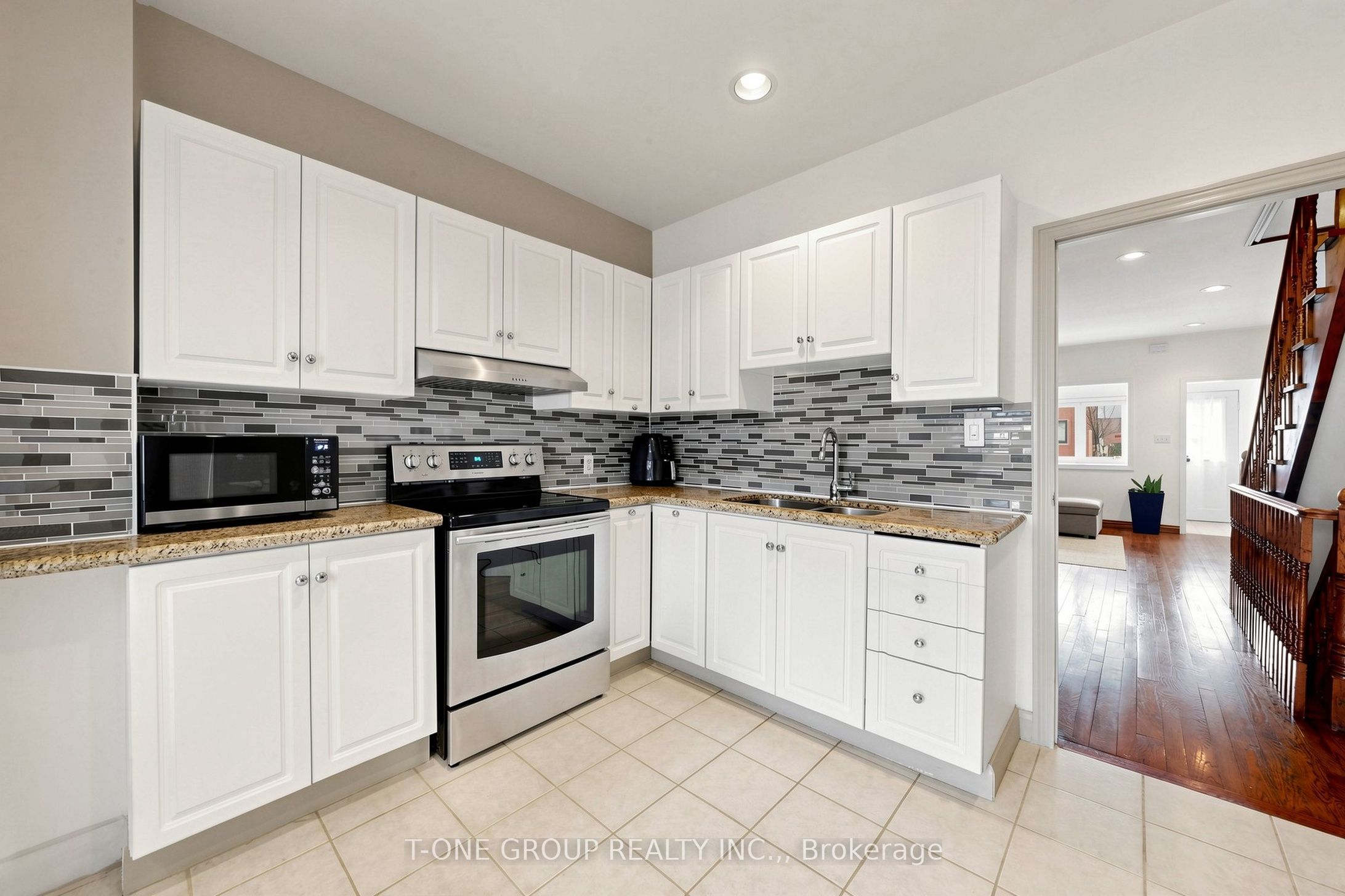 41 Madelaine Avenue, Toronto, ON M1L 2X6