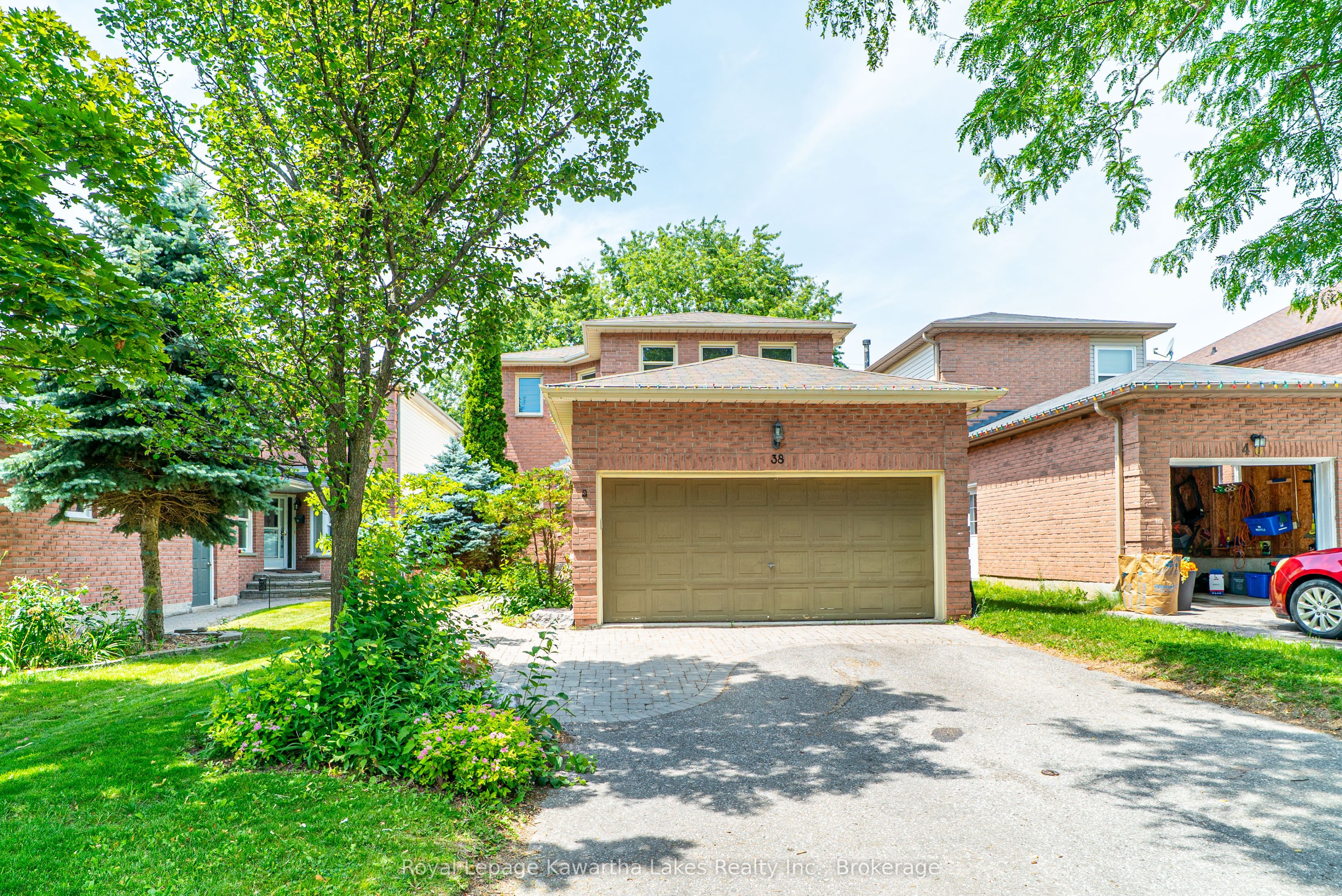 38 Lipton Crescent, Whitby, ON L1R 1W7