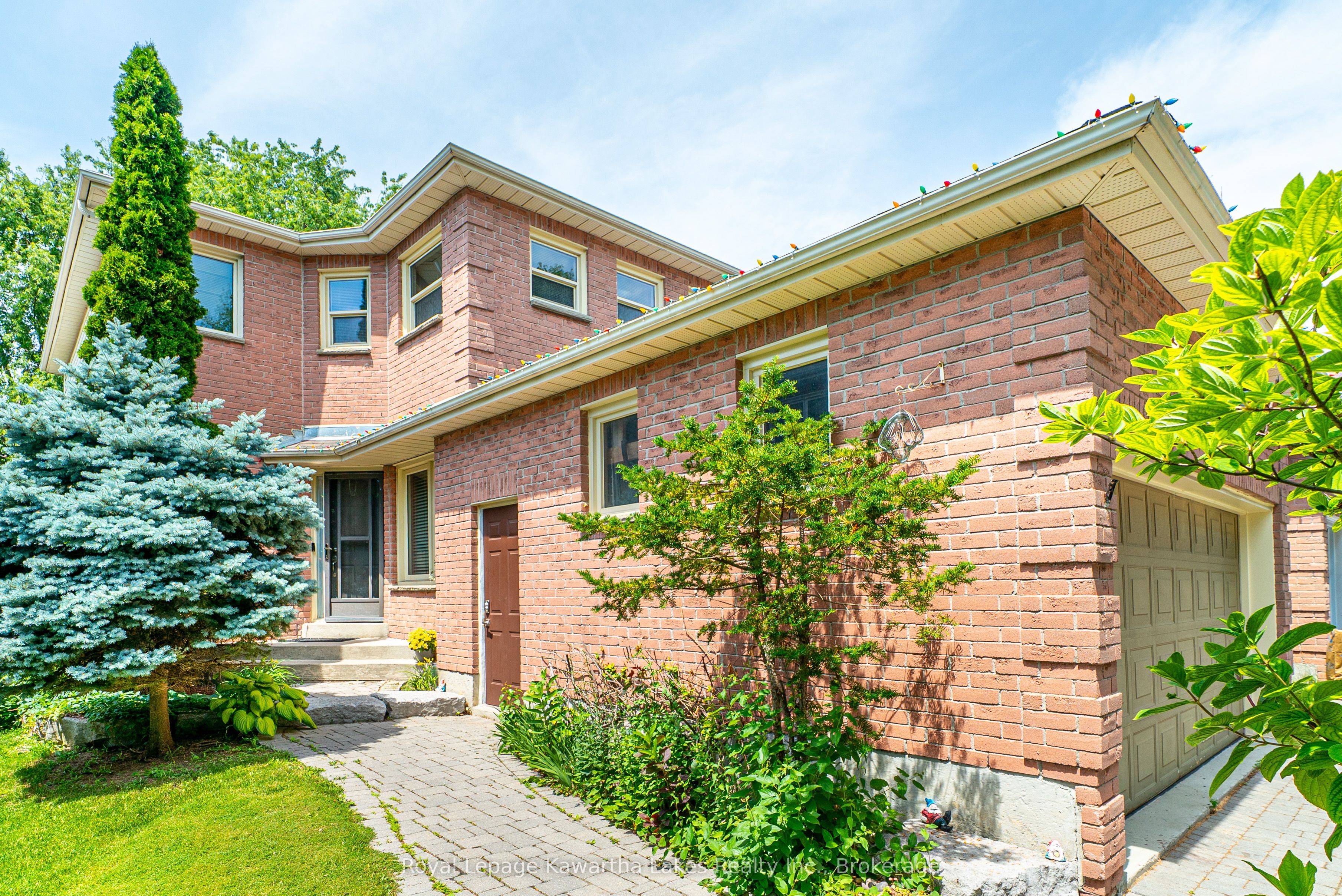 38 Lipton Crescent, Whitby, ON L1R 1W7 photo 3