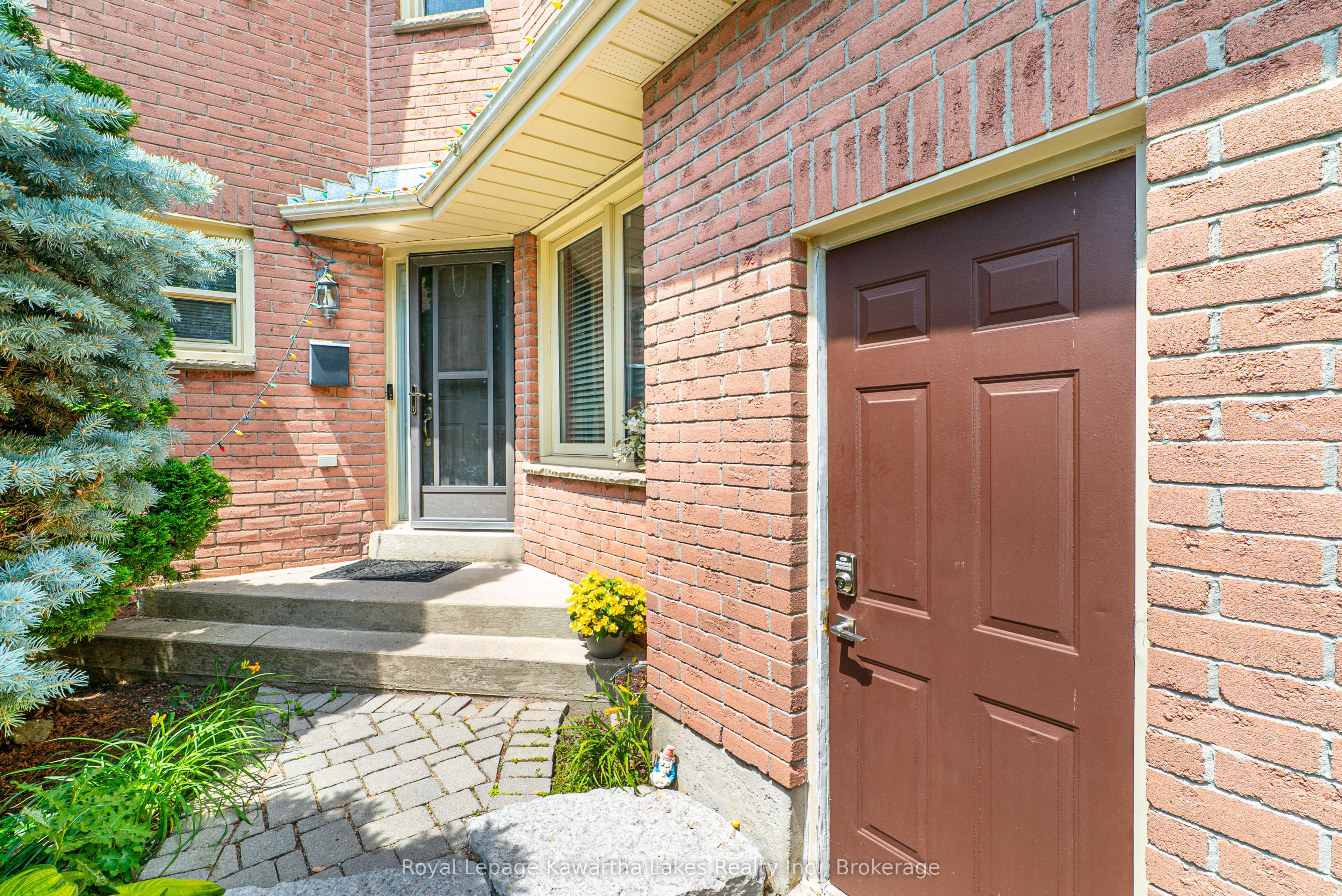 38 Lipton Crescent, Whitby, ON L1R 1W7 photo 4