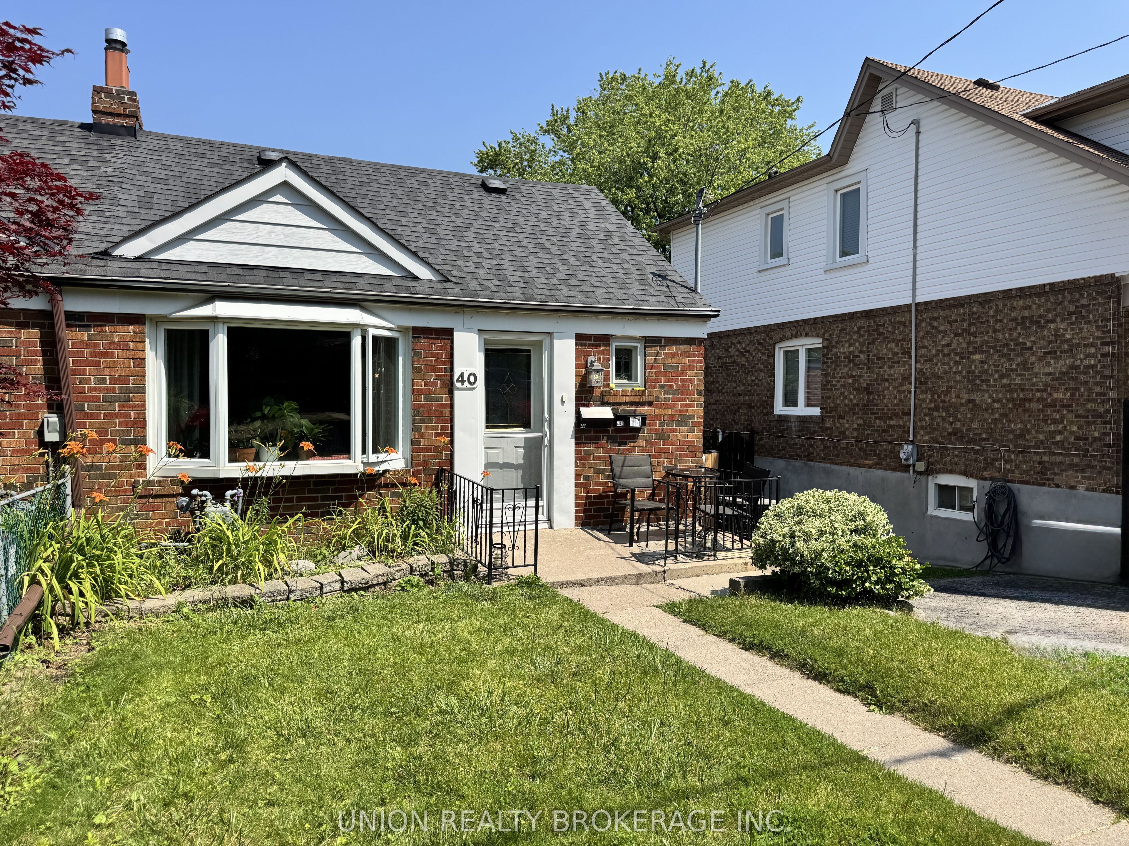 40 Winston Avenue Main, Toronto, ON M1N 1W3