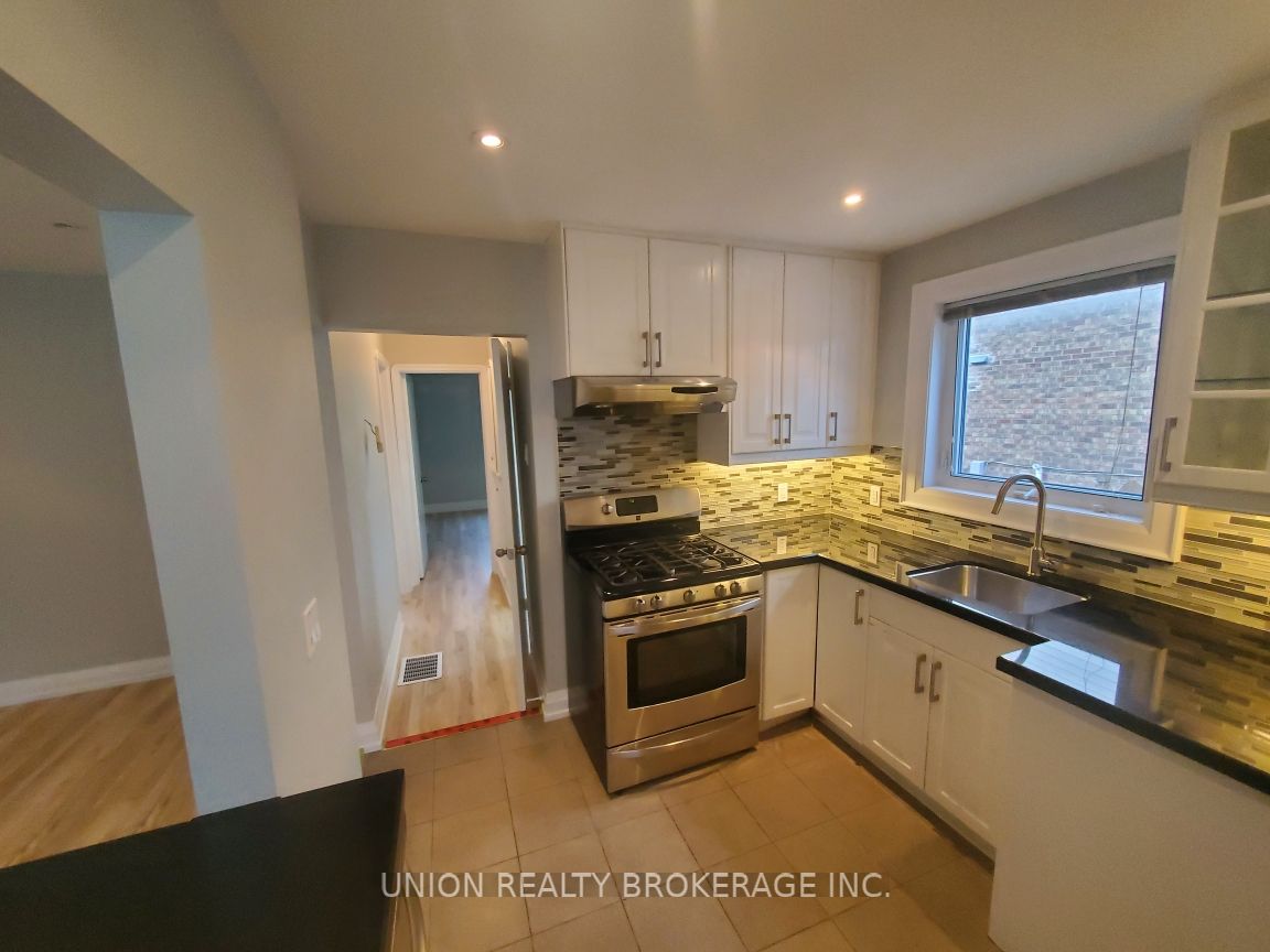 40 Winston Avenue Main, Toronto, ON M1N 1W3 photo 5