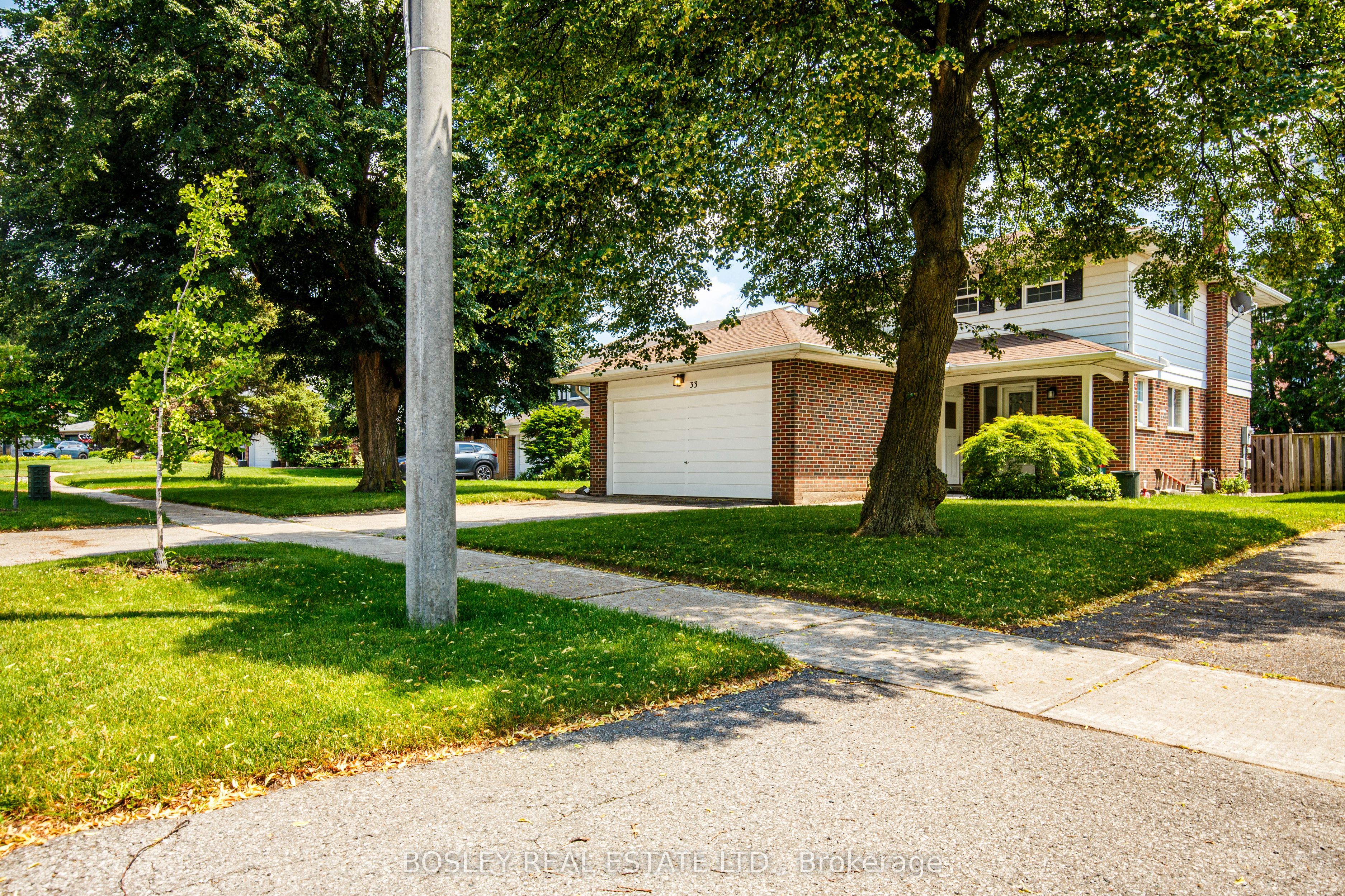 33 Forestbrook Crescent, Toronto, ON M1T 1S7