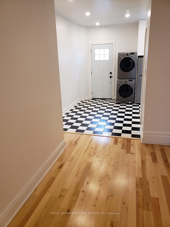 673 Woodbine Avenue 2, Toronto, ON M4E 2J3 photo 5