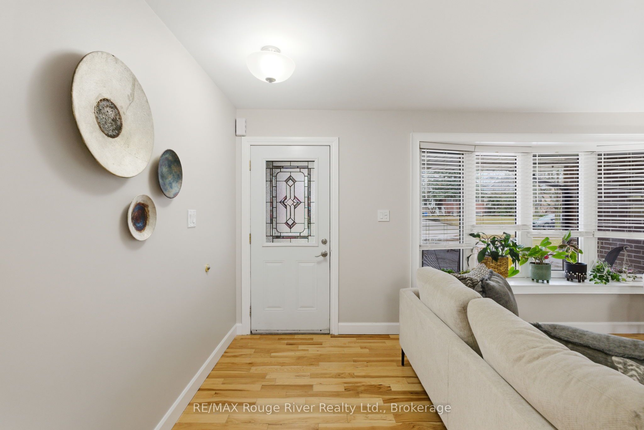 98 Applewood Crescent, Whitby, ON L1N 2E7 photo 2