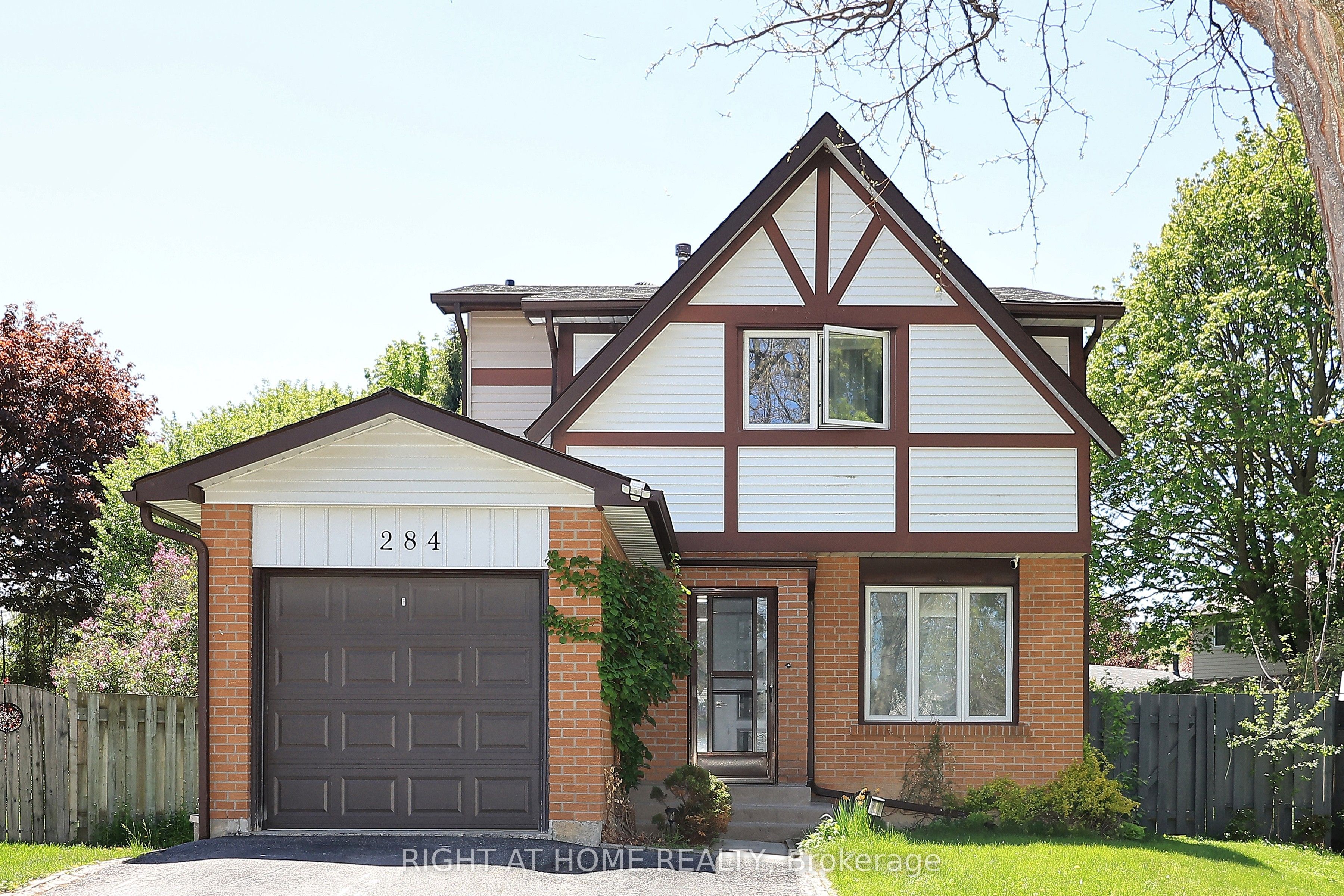 284 Belfast Court, Oshawa, ON L1J 6K7