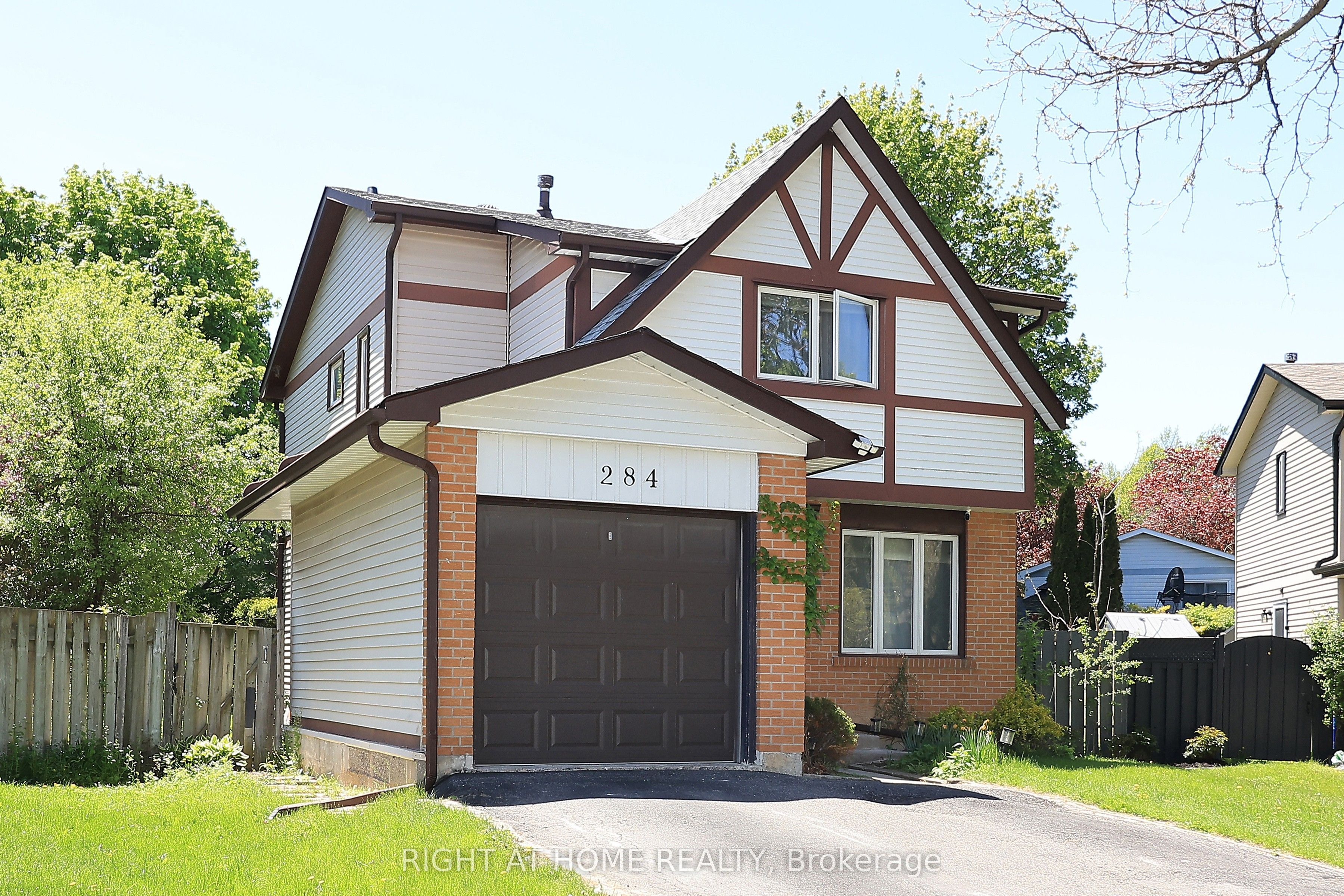 284 Belfast Court, Oshawa, ON L1J 6K7 photo 2