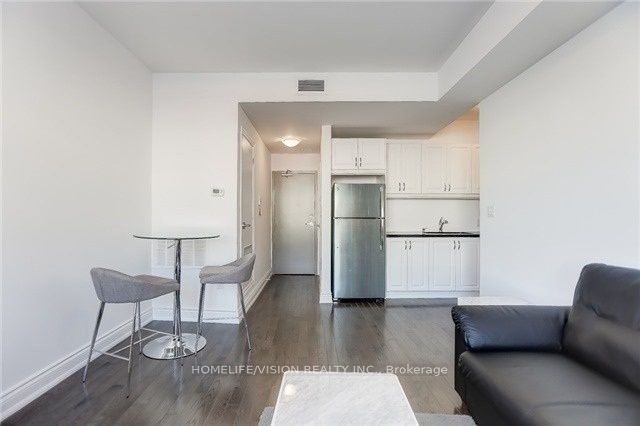 683 Danforth Avenue 201, Toronto, ON M4J 1L2 photo 5