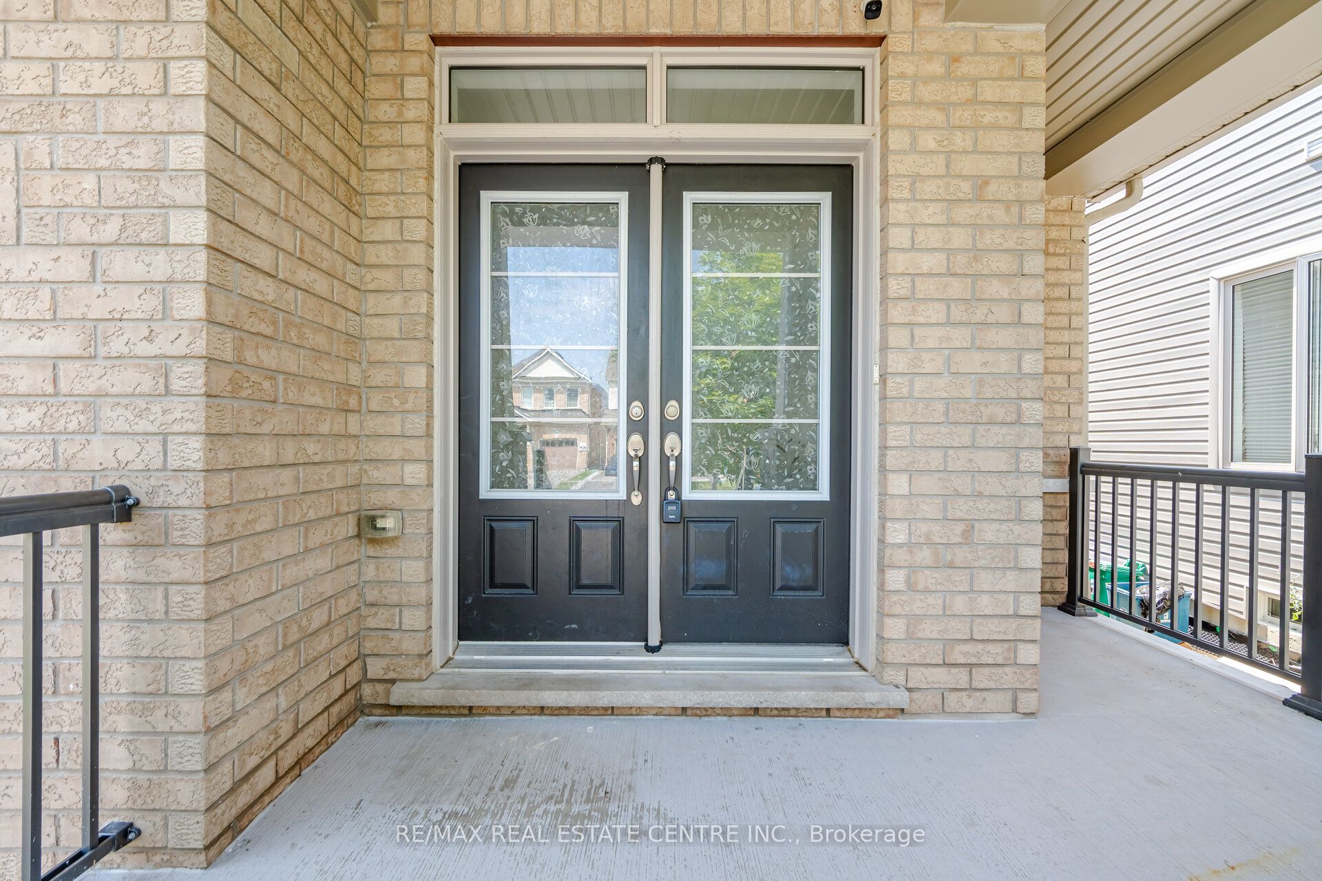570 Windfields Farm Drive, Oshawa, ON L1L 0L8 photo 4