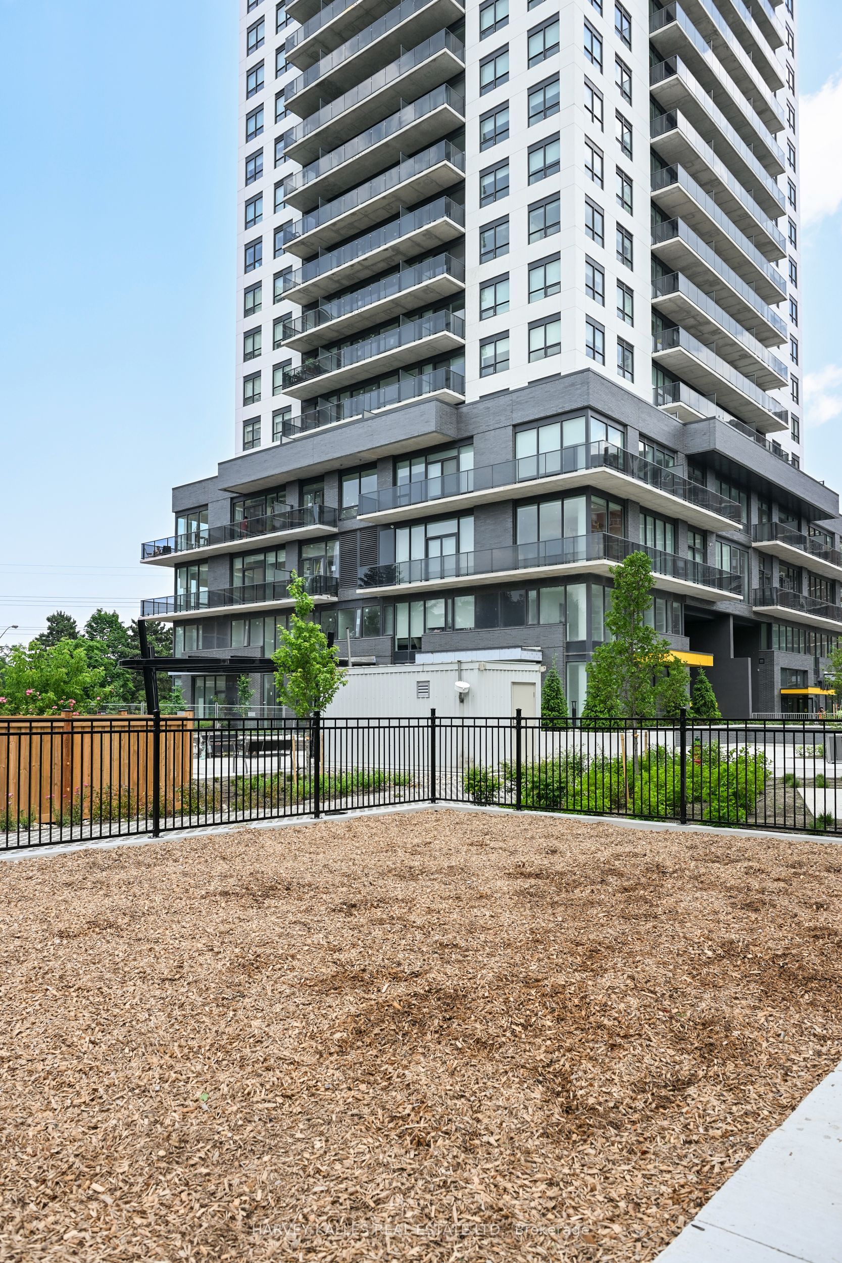 100 Eastdale Avenue 1110, Toronto, ON M4C 5A1 photo 2