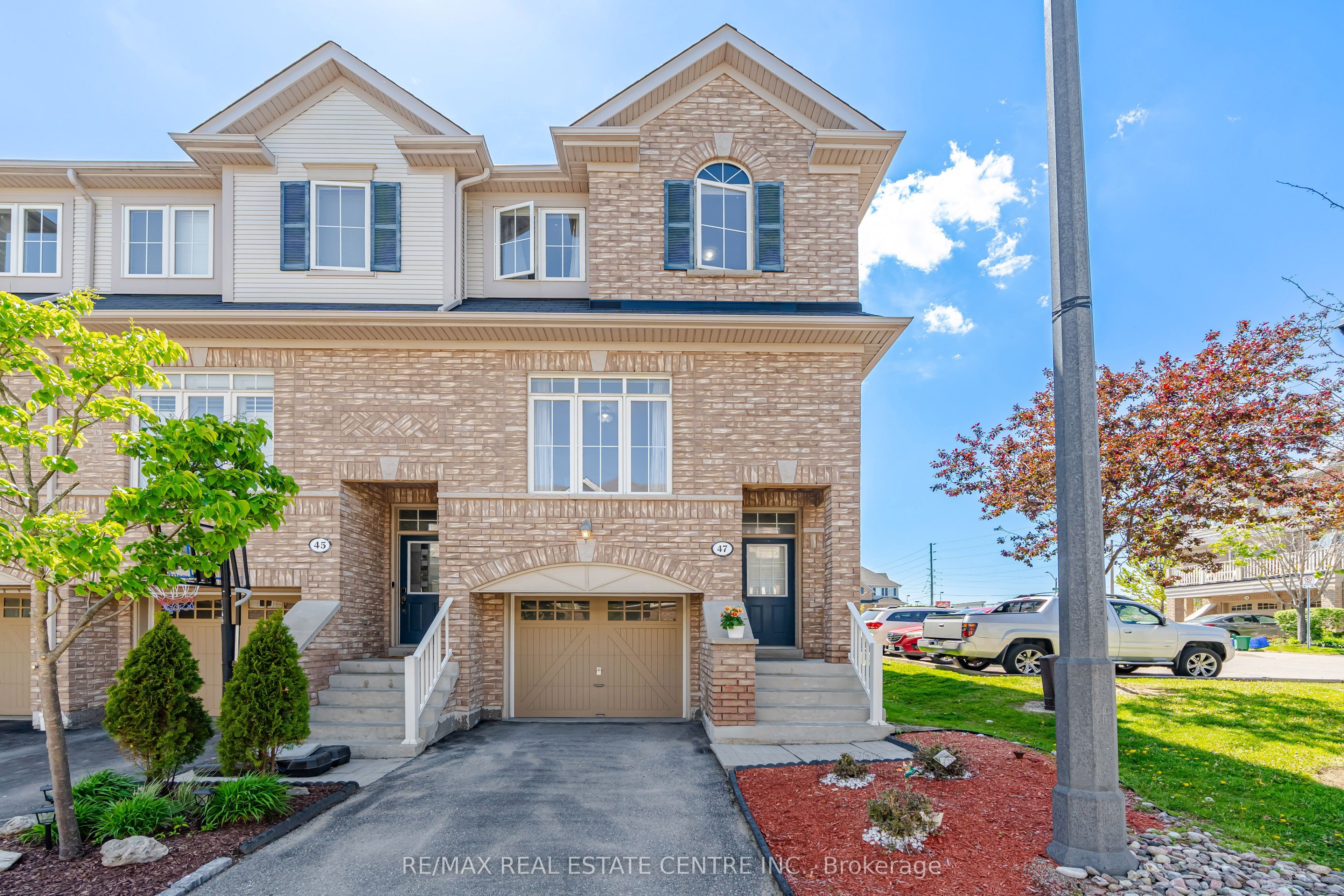 47 Martinworth Lane, Ajax, ON L1Z 0L1