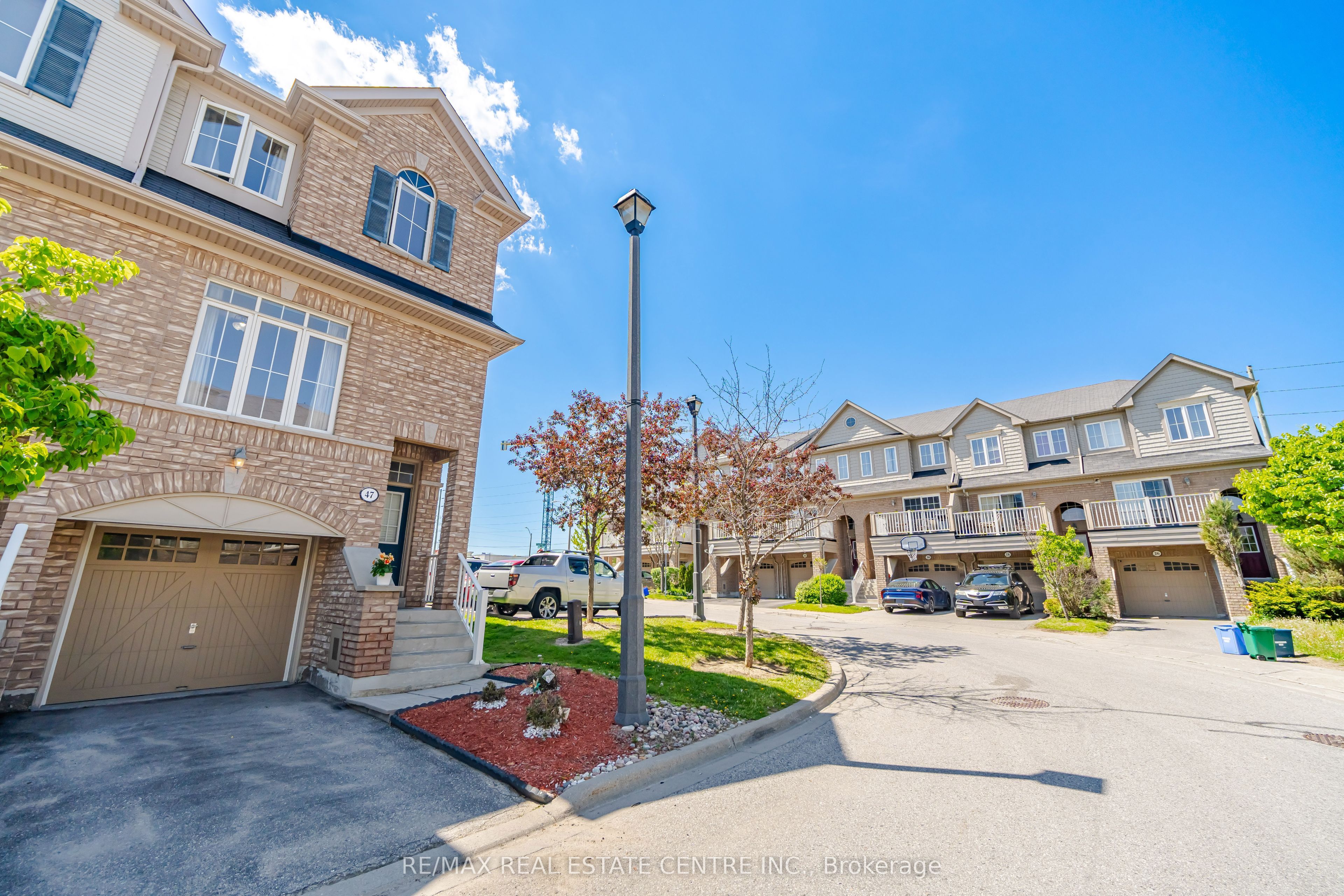 47 Martinworth Lane, Ajax, ON L1Z 0L1 photo 2