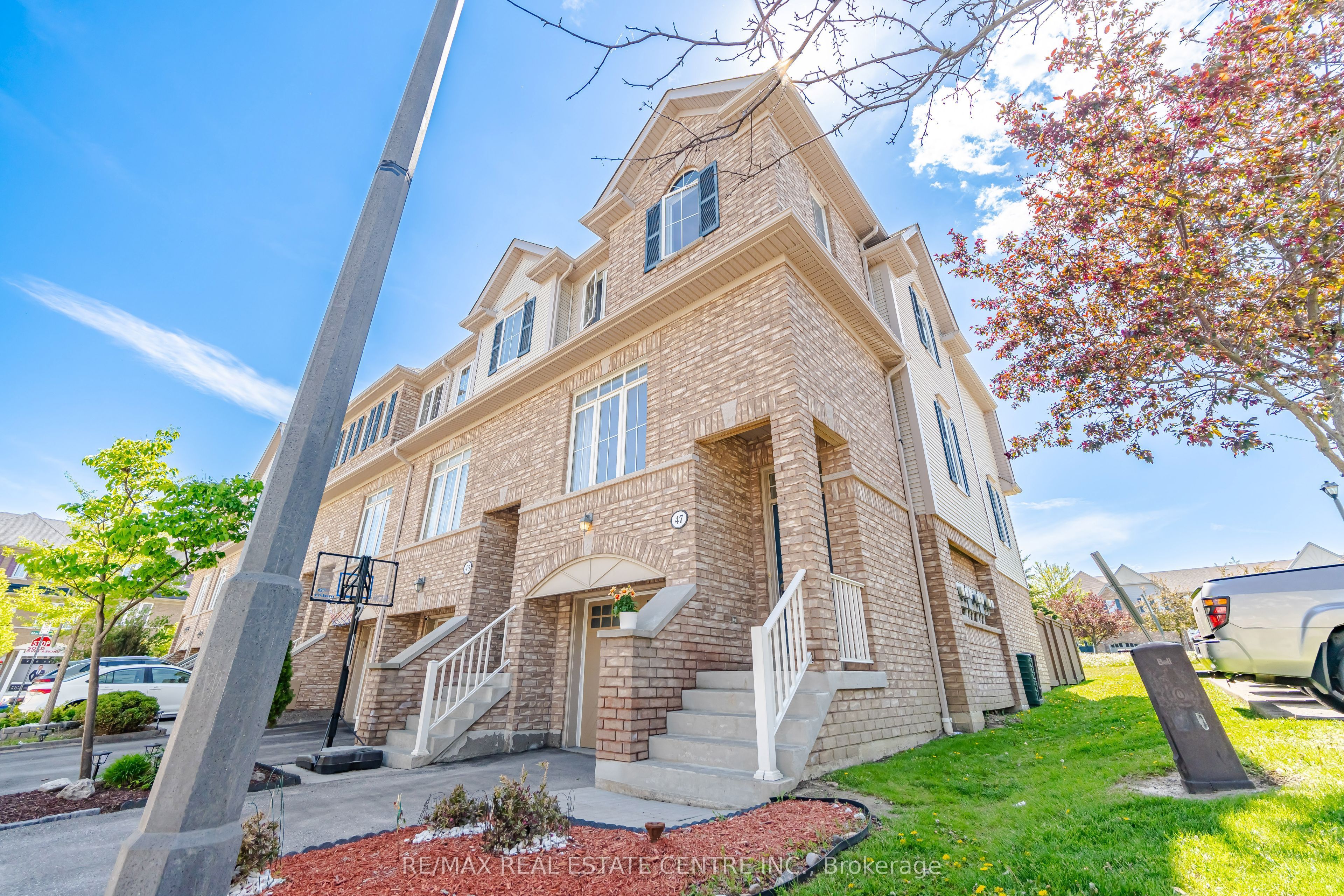 47 Martinworth Lane, Ajax, ON L1Z 0L1 photo 3