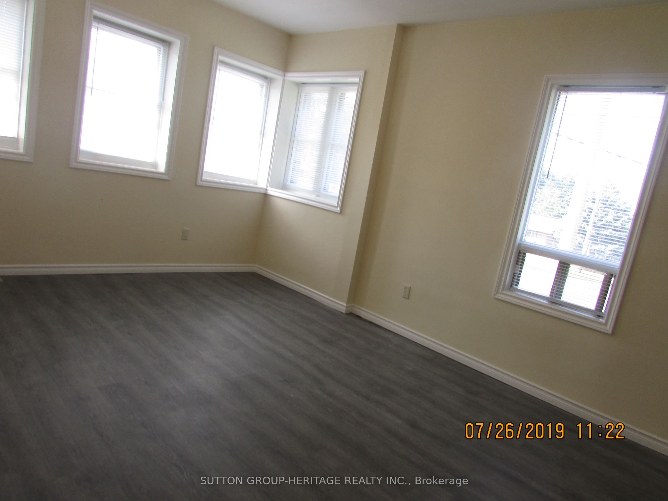 1076 King Street E, Oshawa, ON L1H 1H5 photo 4