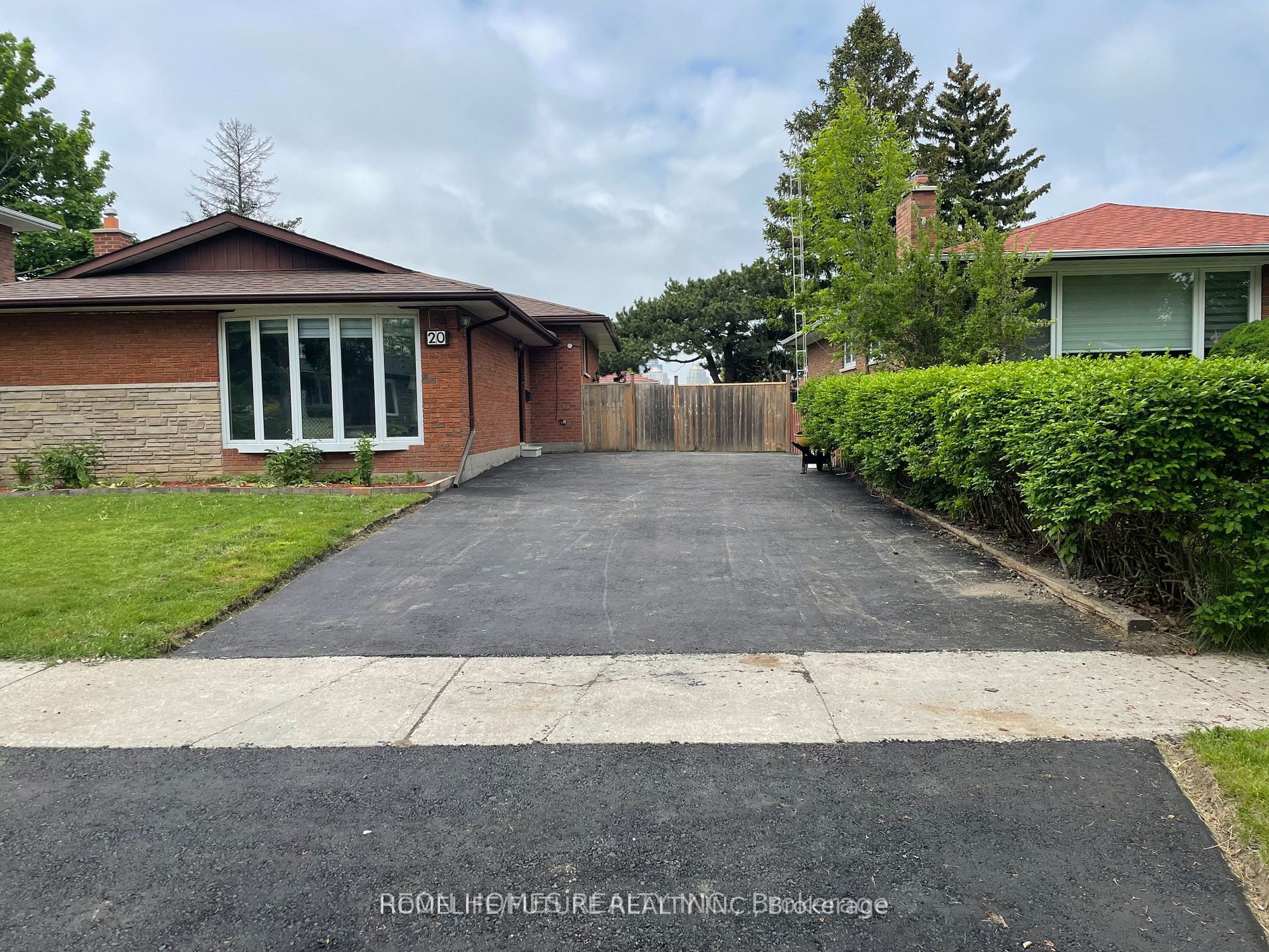 20 Bluefin Crescent Bsmt, Toronto, ON M1H 2L1