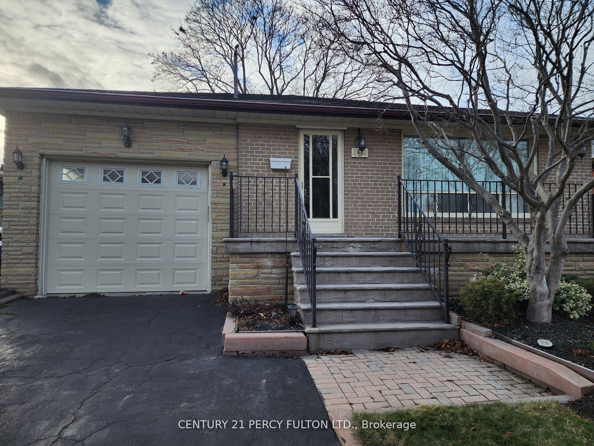 464 Scarborough Golf Club Road, Toronto, ON M1G 1H1 photo 2