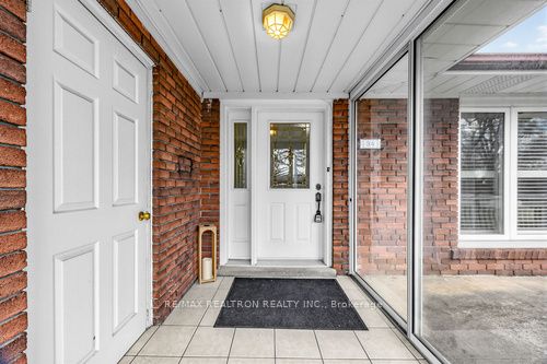 34 Marilake Drive, Toronto, ON M1S 1V7 photo 2