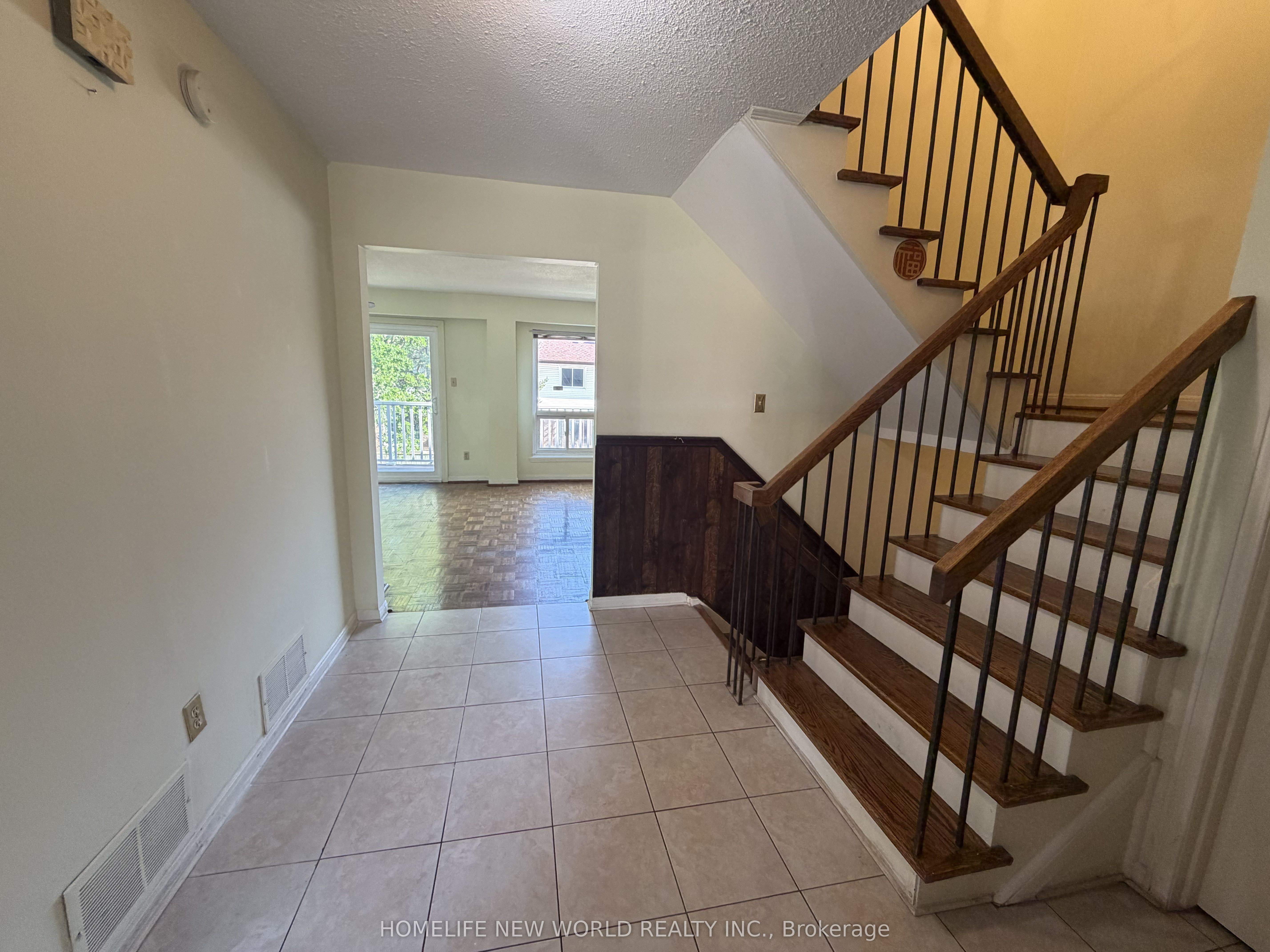 43 Bushmills Square, Toronto, ON M1V 1K5 photo 2