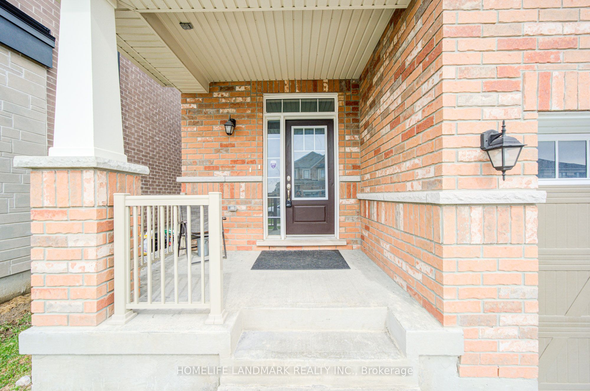 106 Barkerville Drive, Whitby, ON L1P 0L8 photo 2
