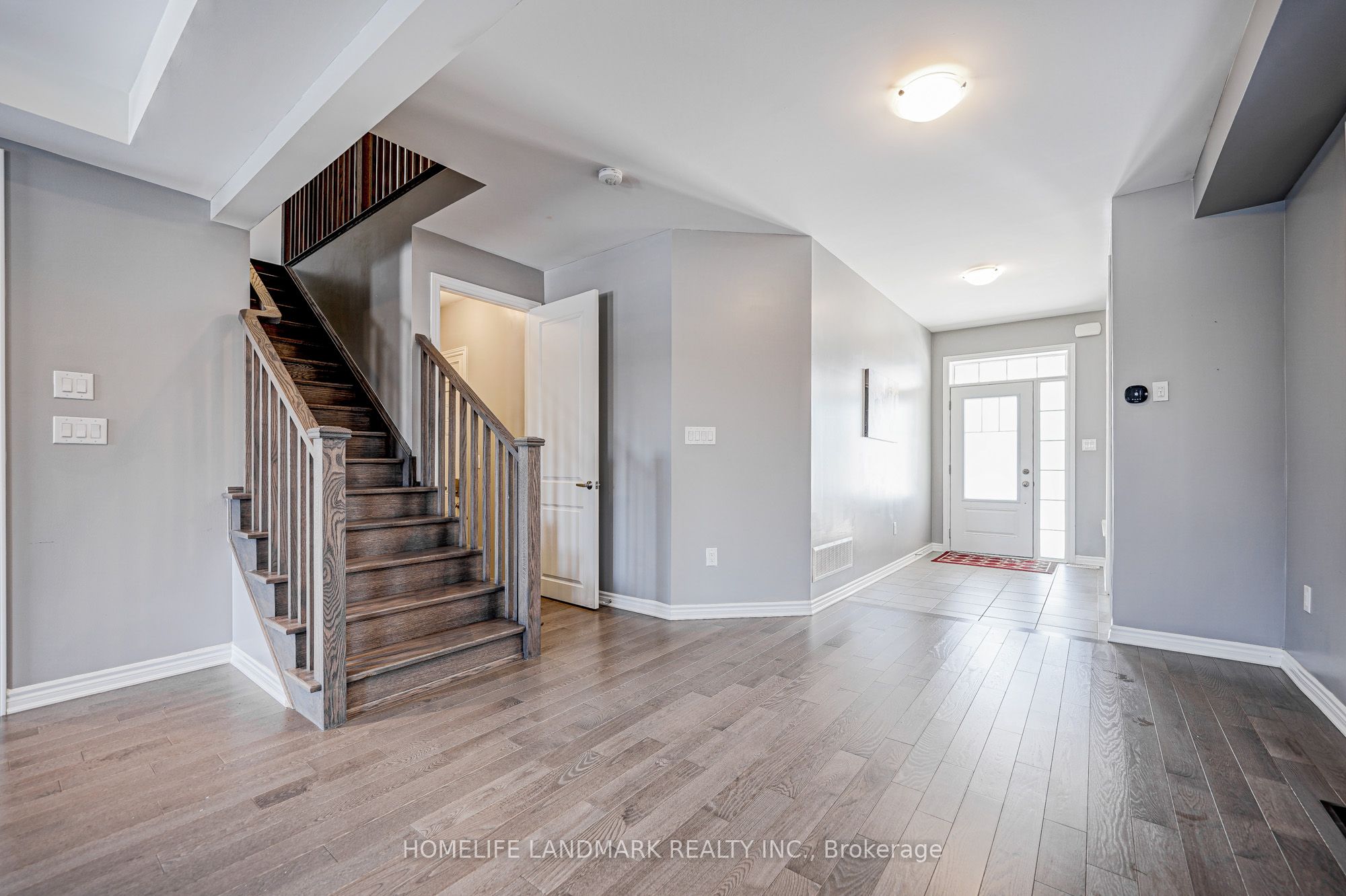 106 Barkerville Drive, Whitby, ON L1P 0L8 photo 3