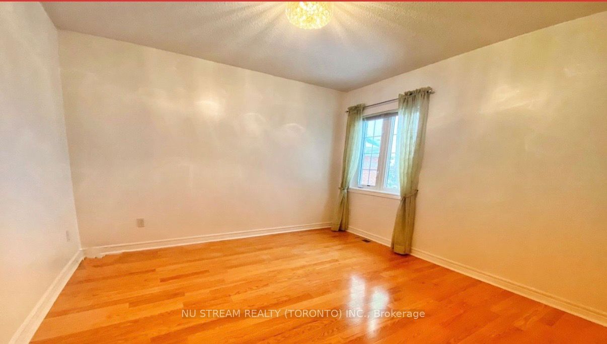 6 Rosemarie Drive Upper Level, Toronto, ON M1R 3T8 photo 2