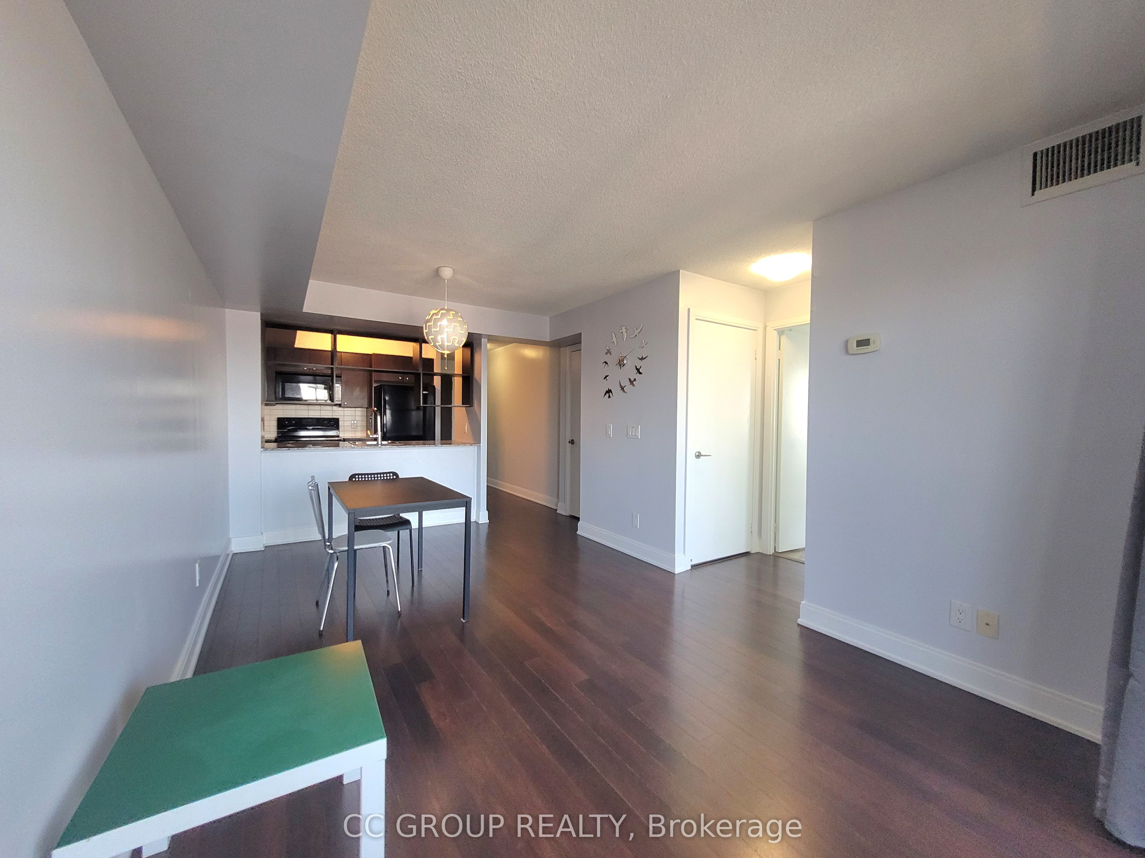 125 Village Green Square 3405, Toronto, ON M1S 0G3 photo 5