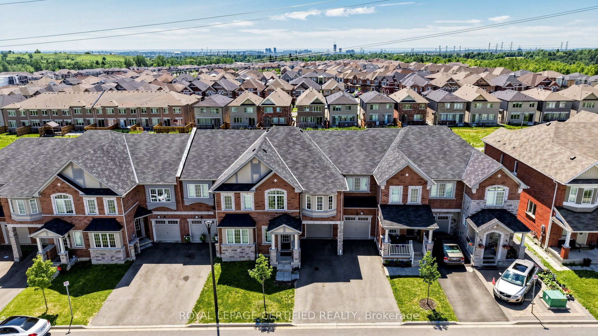 1031 Cameo Street, Pickering, ON L1X 0G3 photo 2