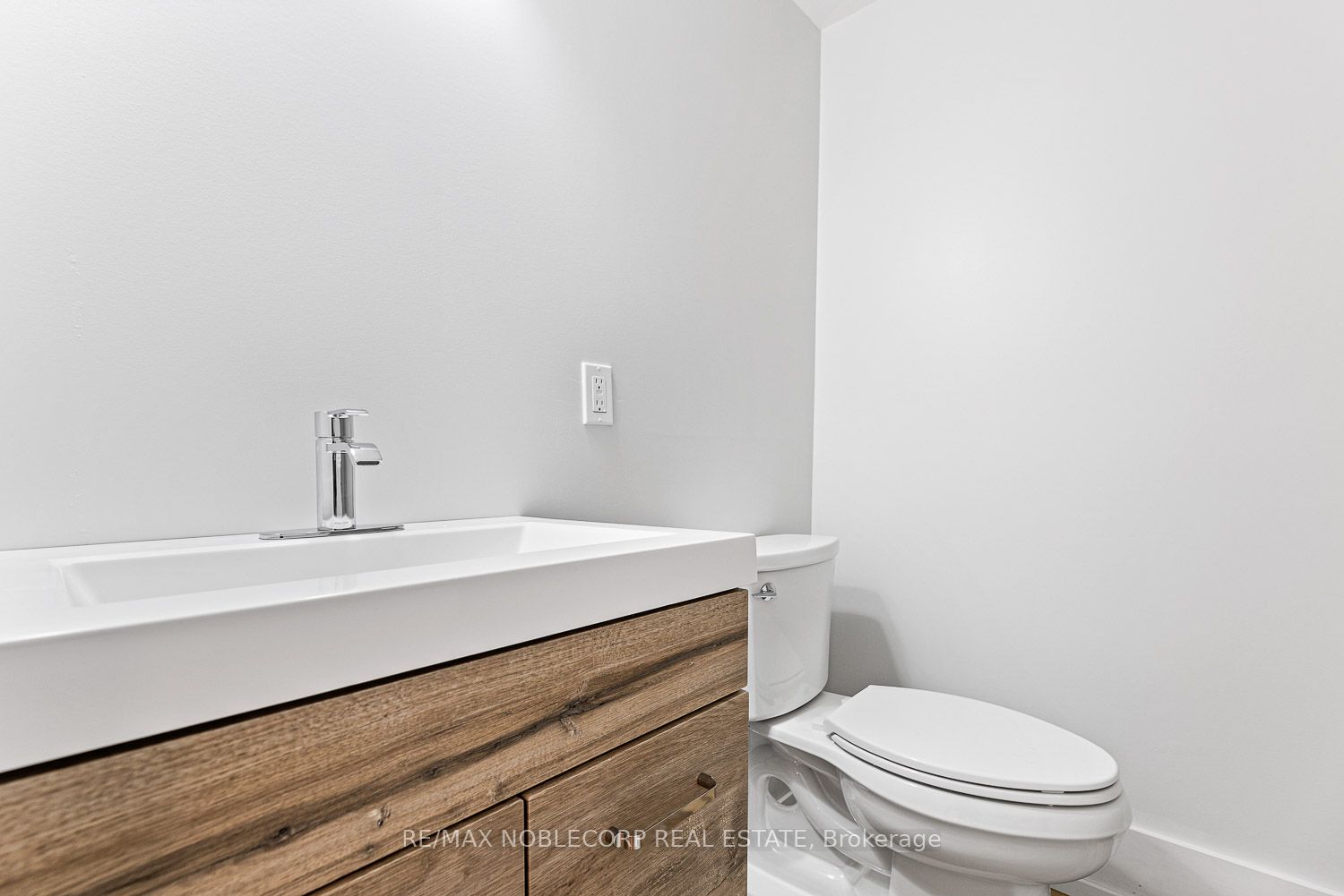 108 Enderby Road 2, Toronto, ON M4E 2S5 photo 4