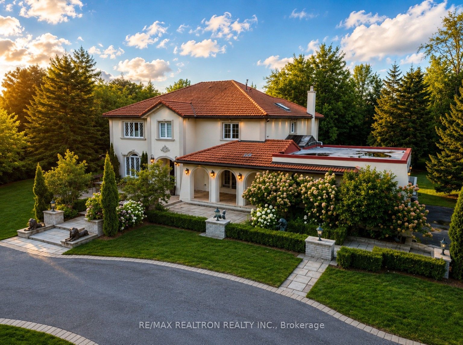 10 Bunting Court, Ajax, ON L1T 3S5