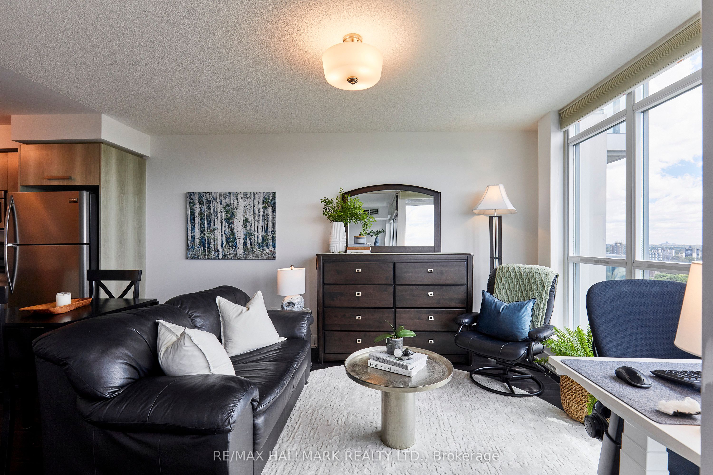 1048 Broadview Avenue 1804, Toronto, ON M4K 2B8 photo 3