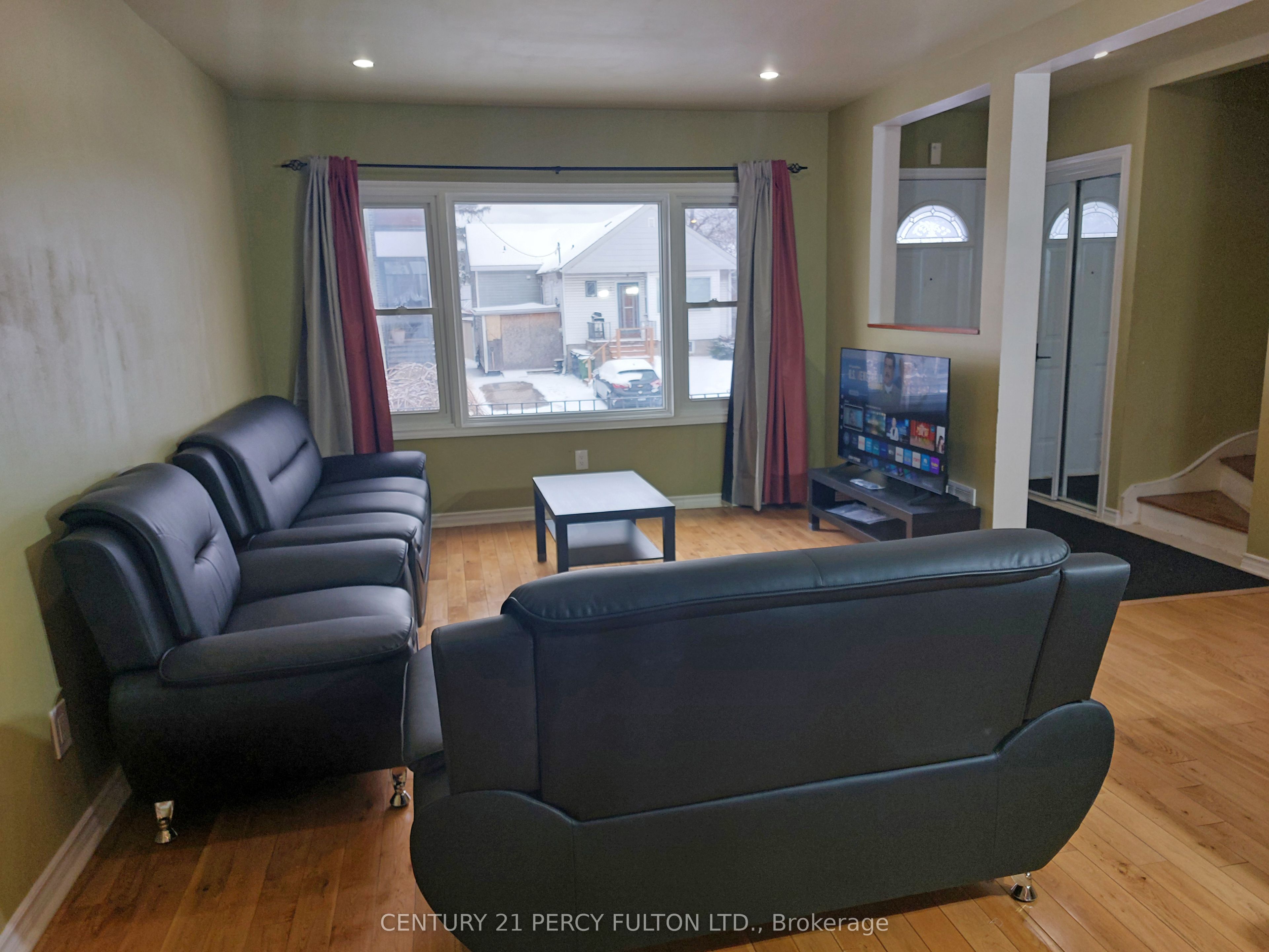 98 Westbourne Avenue, Toronto, ON M1L 2Y5 photo 2