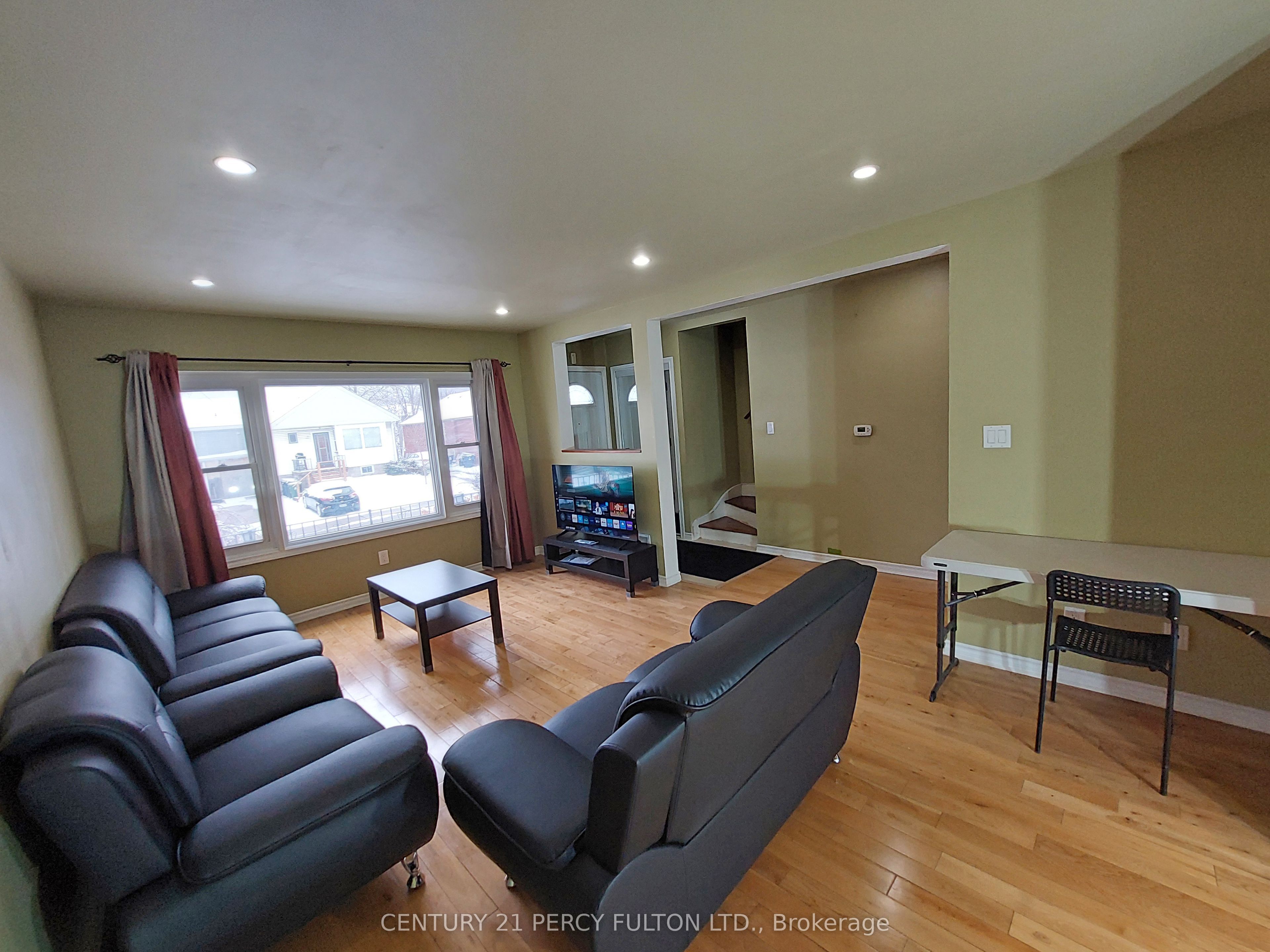 98 Westbourne Avenue, Toronto, ON M1L 2Y5 photo 3